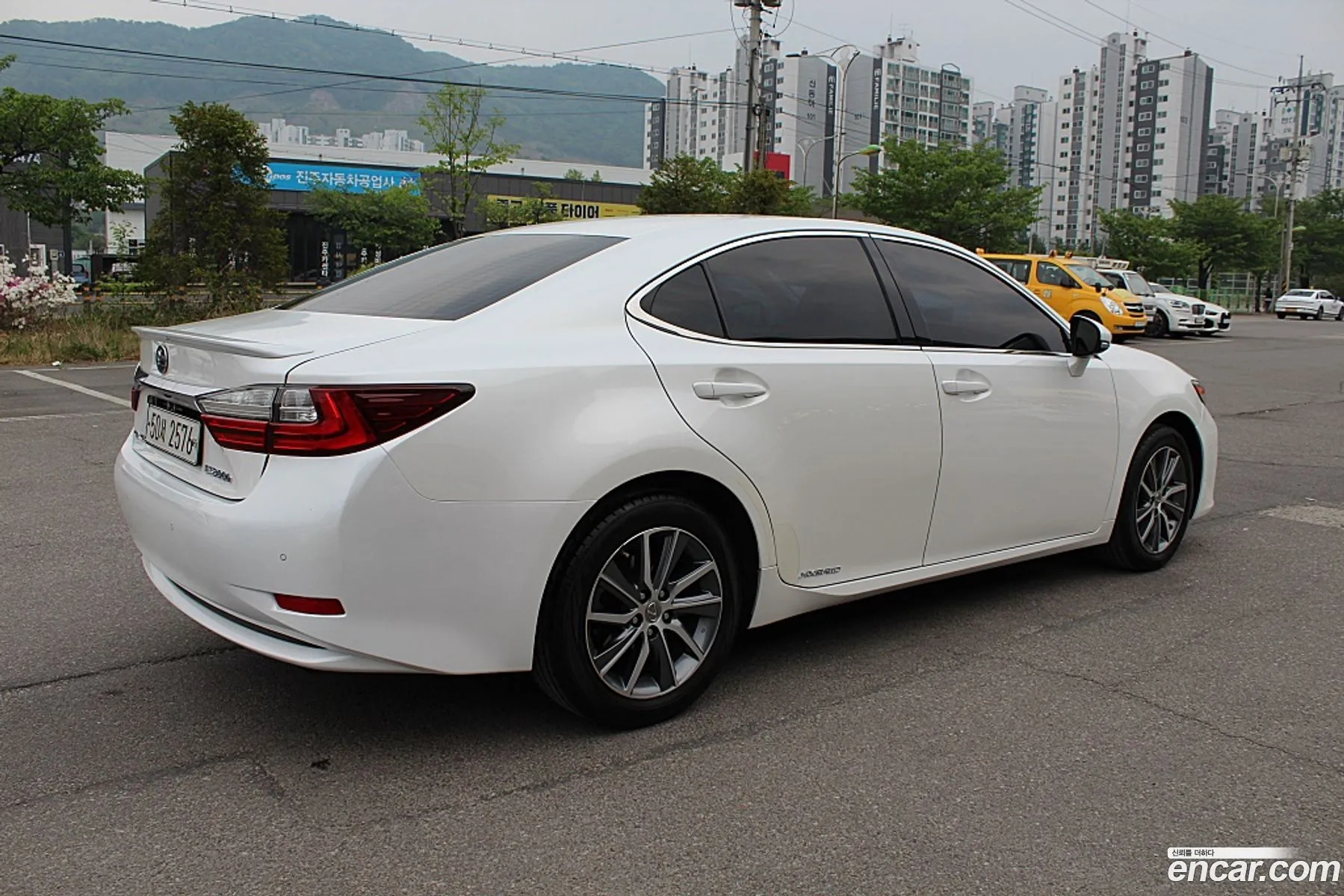 Lexus ES300h 2017 — 6