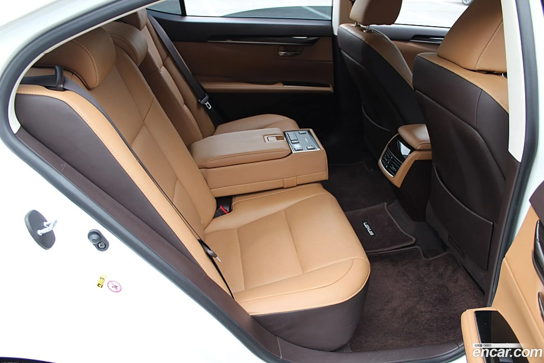 Lexus ES300h 2017 — 12