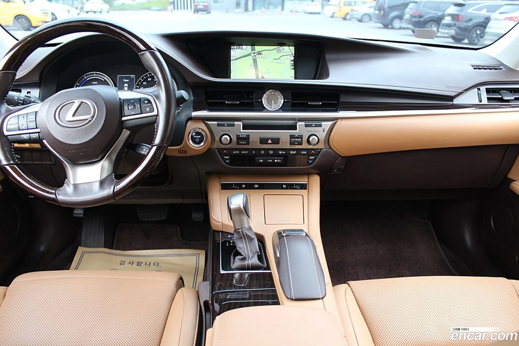 Lexus ES300h 2017 — 16