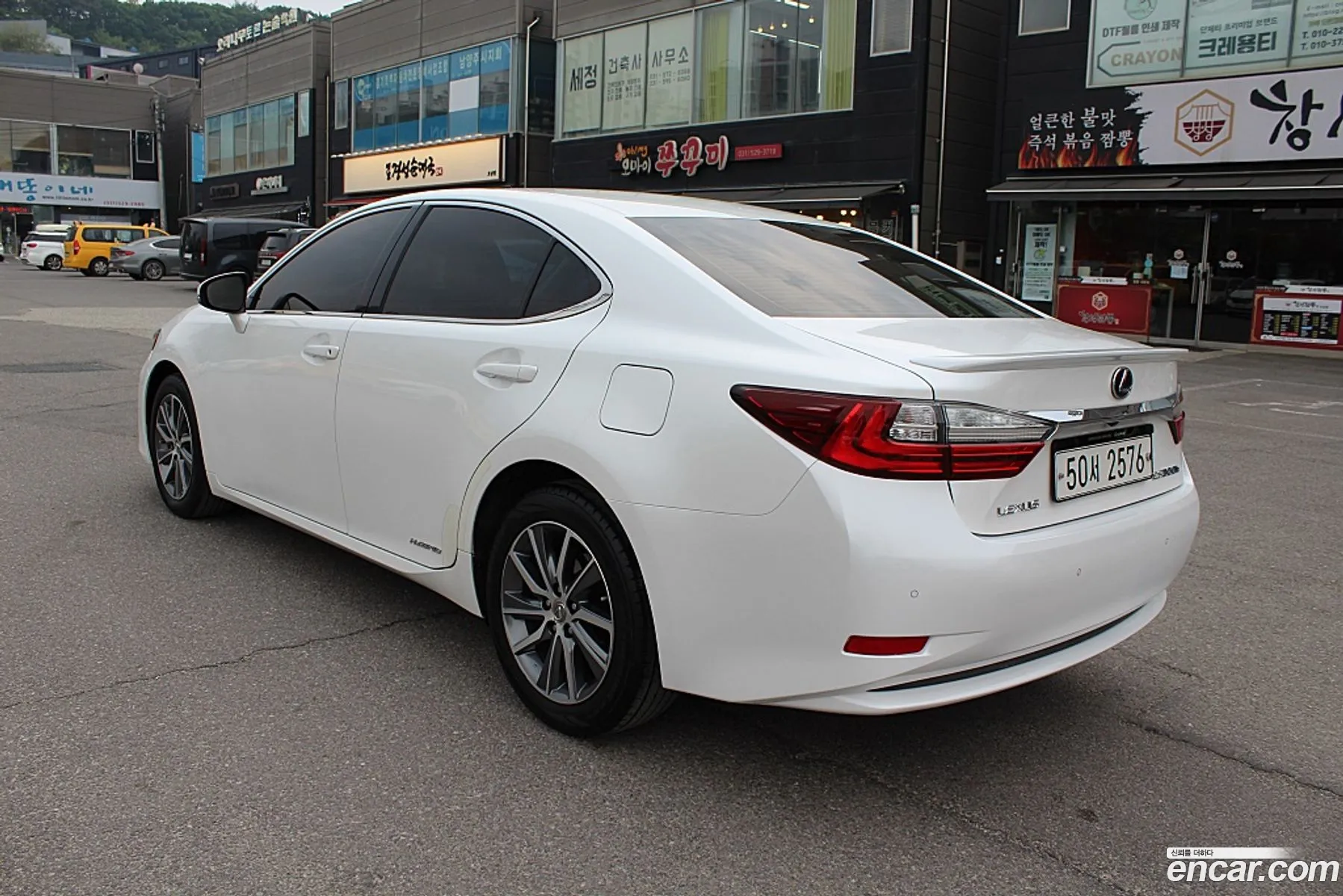 Lexus ES300h 2017 — 10