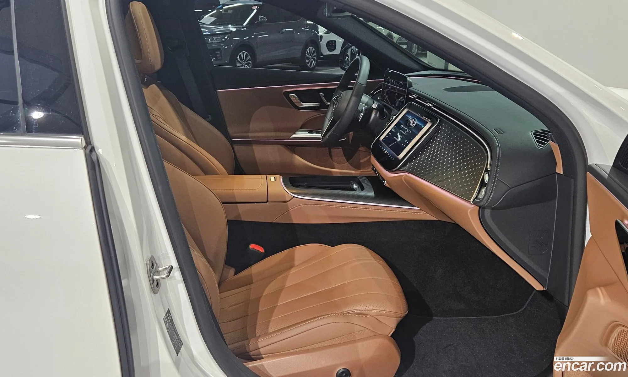 Mercedes-Benz E-Class W214 2025 — 20