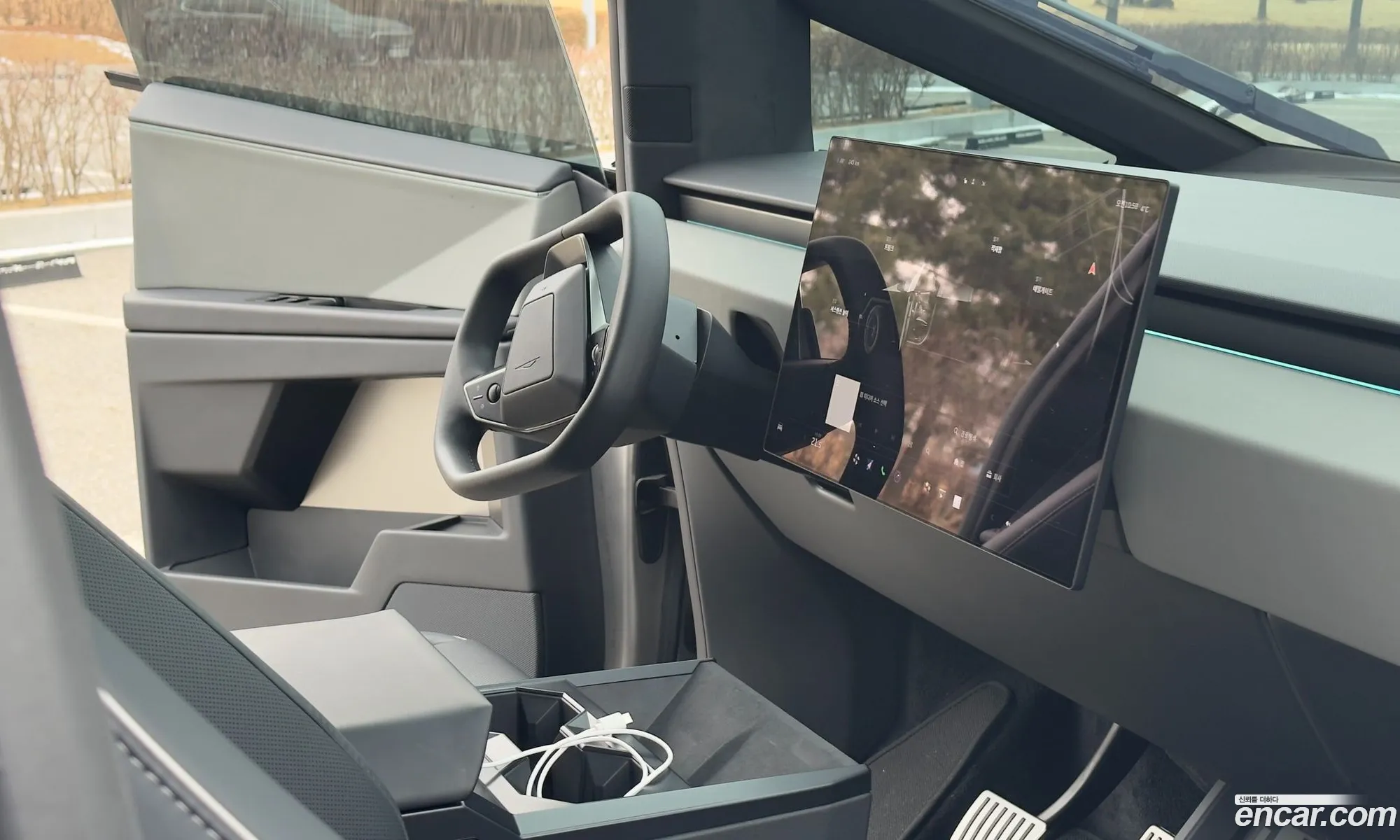 Tesla Cybertruck 2024 — 17
