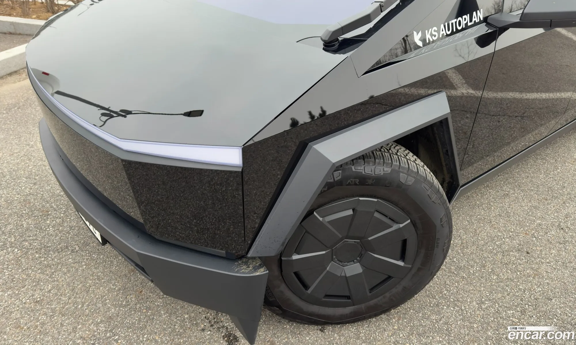 Tesla Cybertruck 2024 — 13