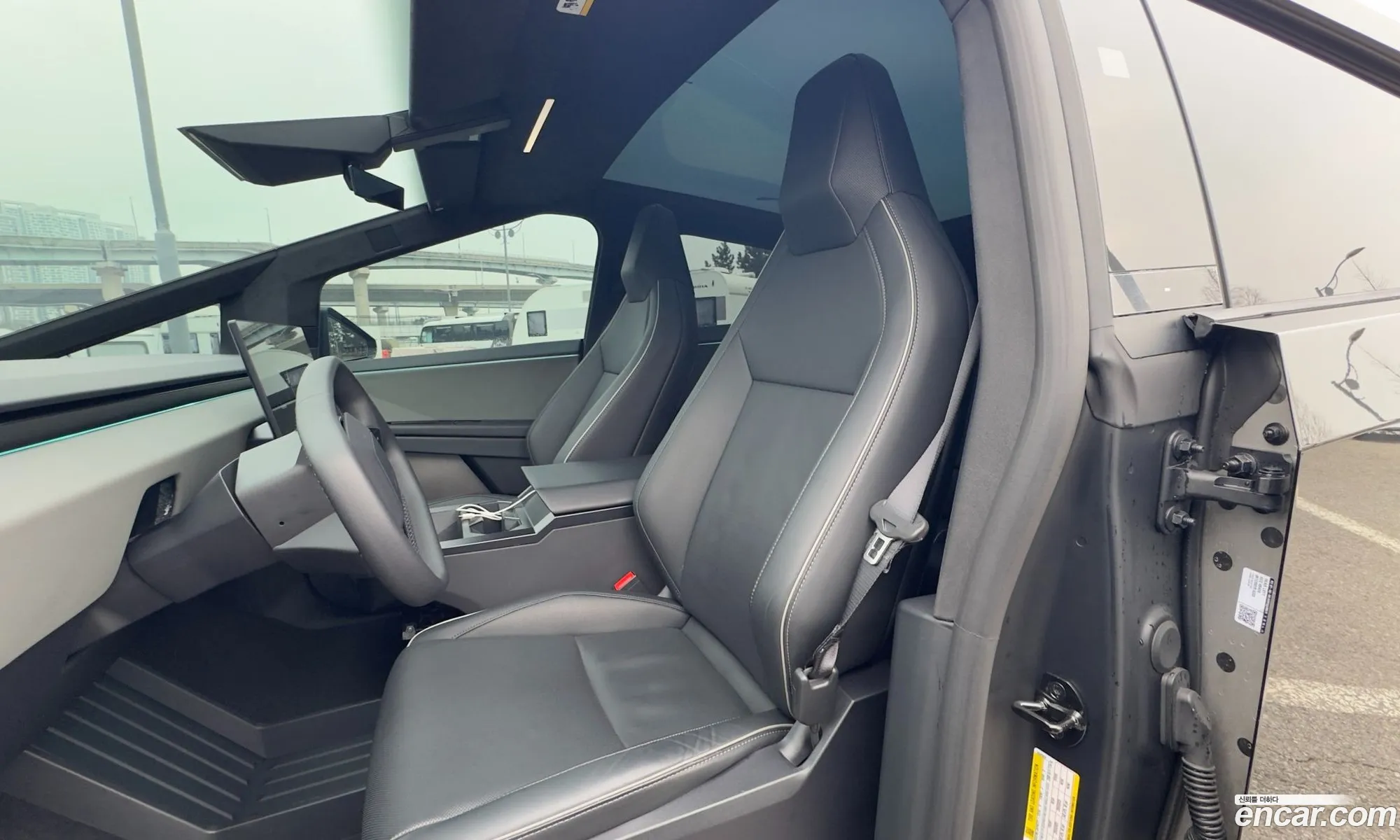 Tesla Cybertruck 2024 — 7