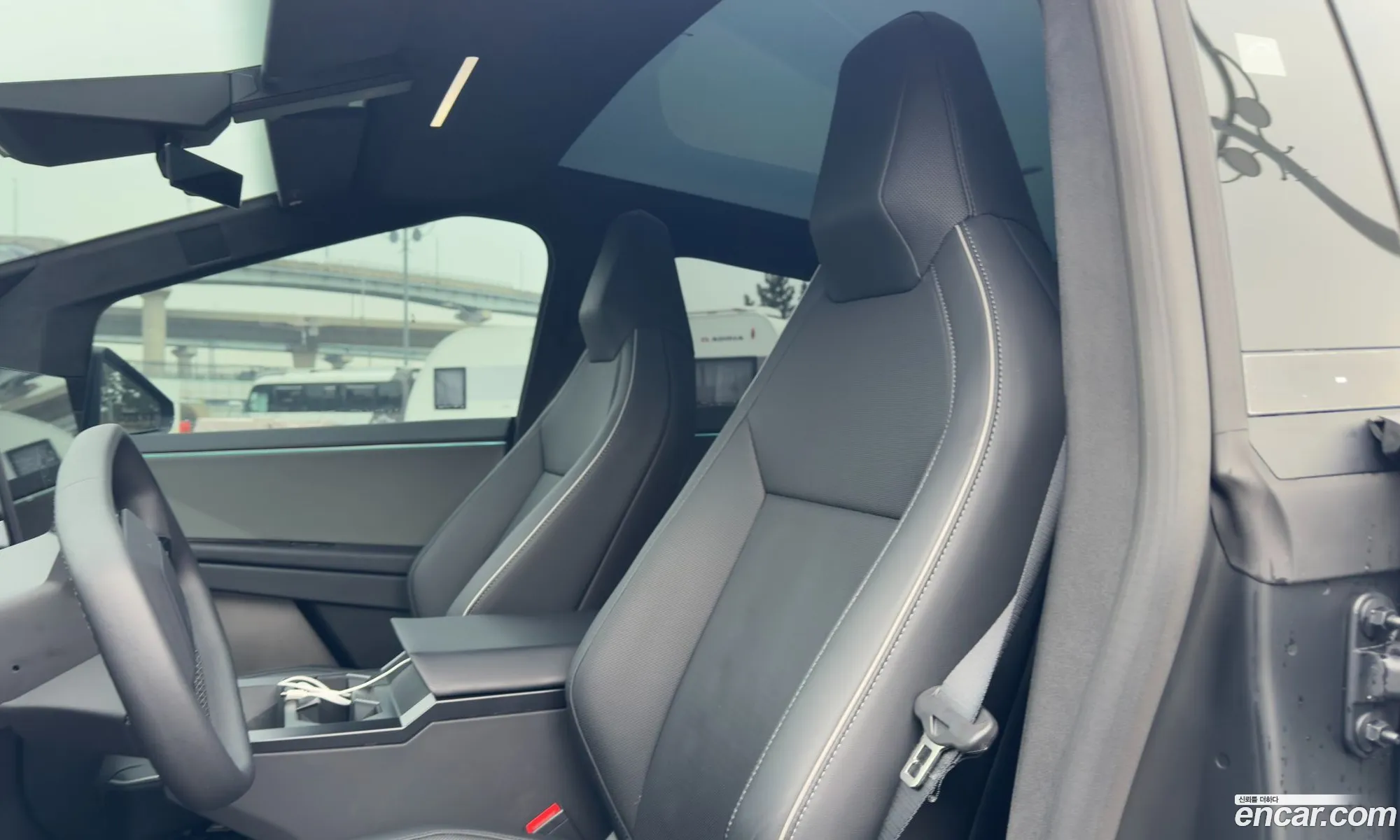 Tesla Cybertruck 2024 — 14