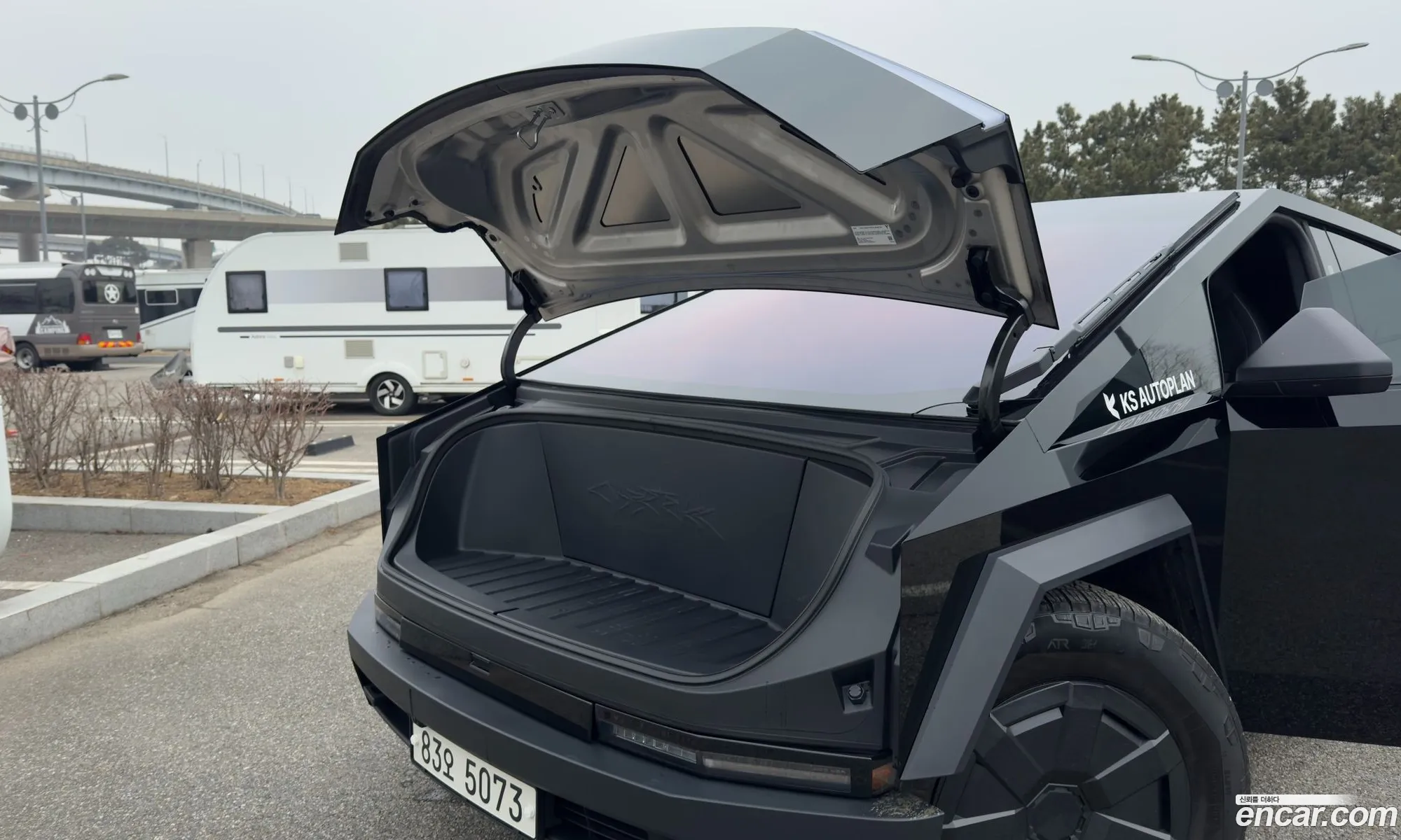 Tesla Cybertruck 2024 — 16