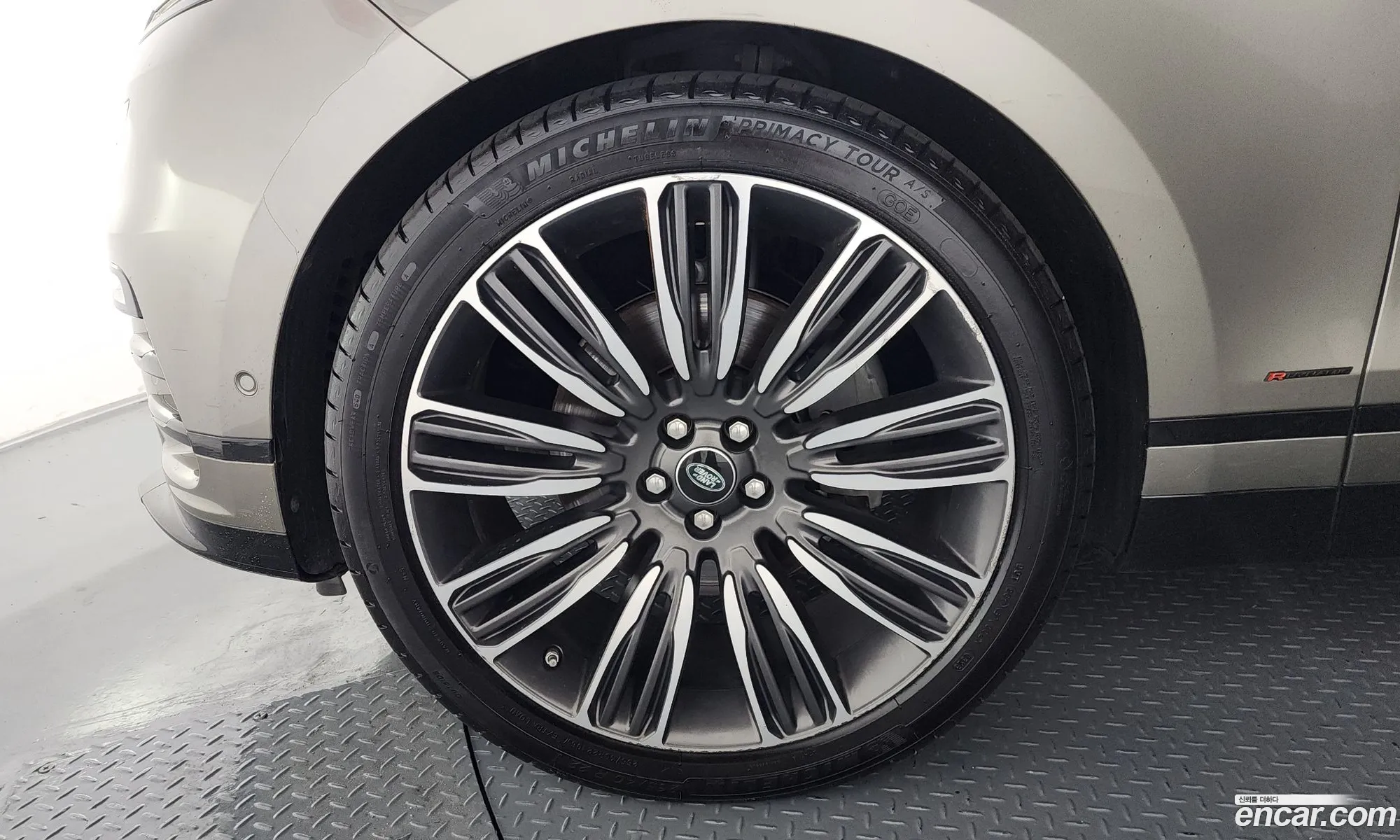 Land Rover Range Rover Velar 2018 — 9