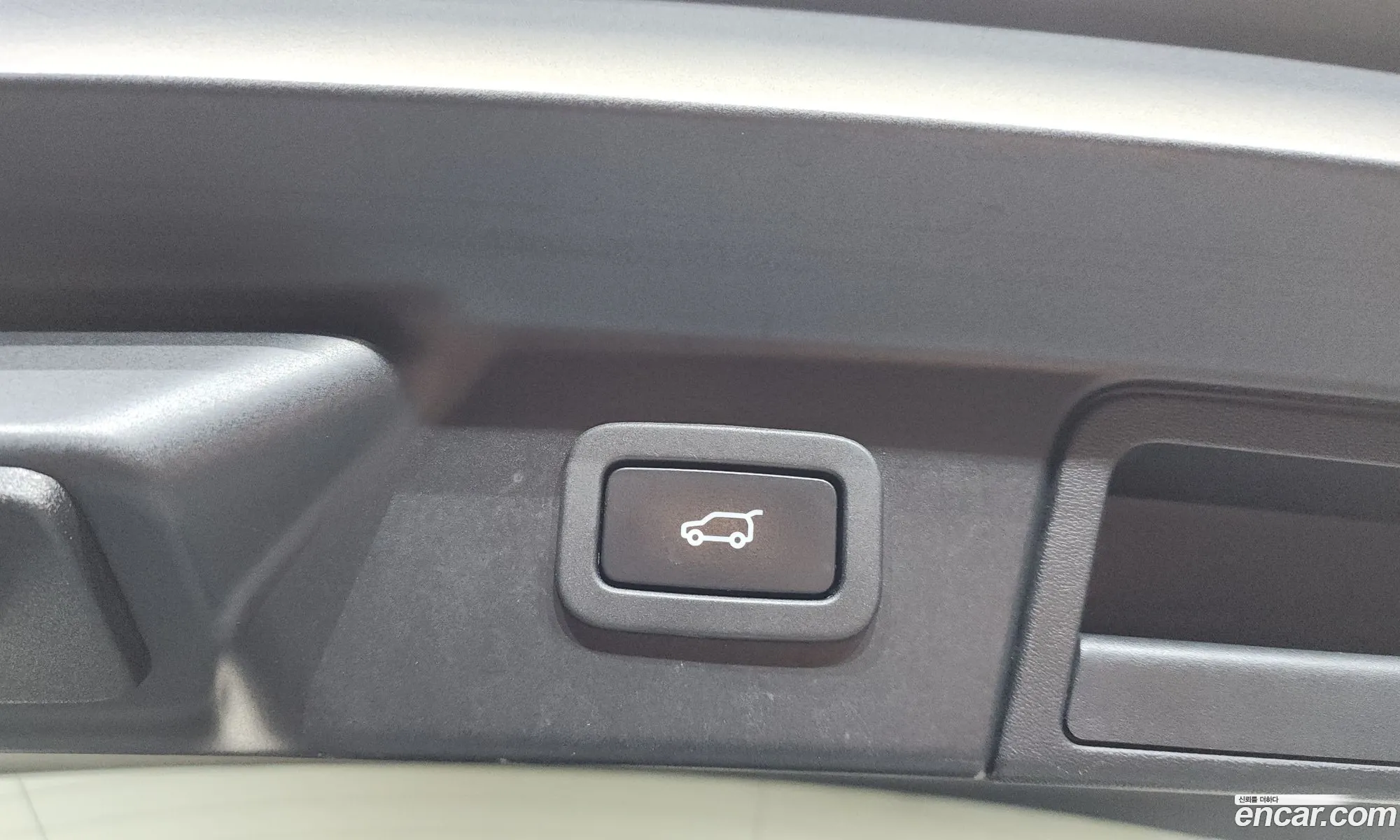 Land Rover Range Rover Velar 2018 — 28