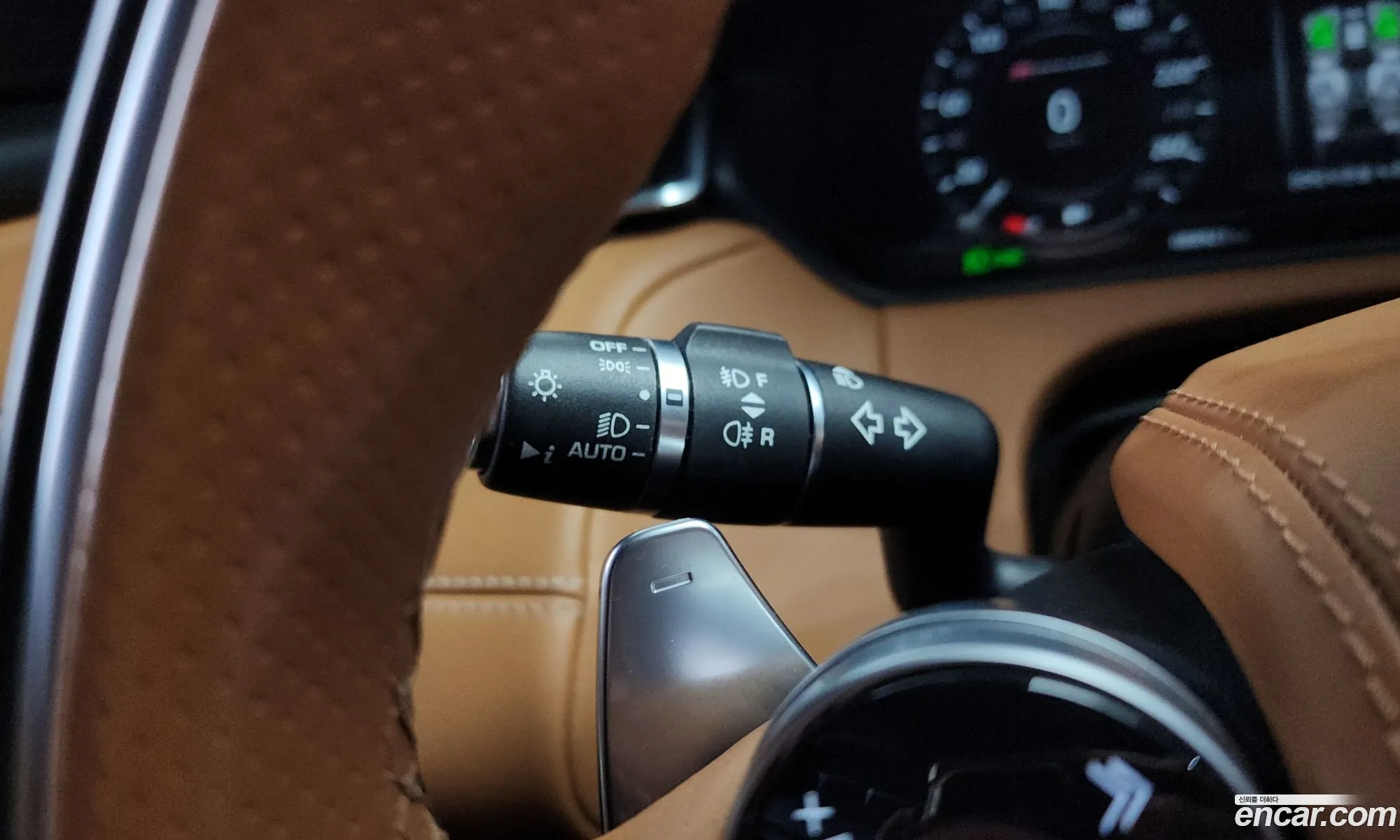Land Rover Range Rover Velar 2018 — 11