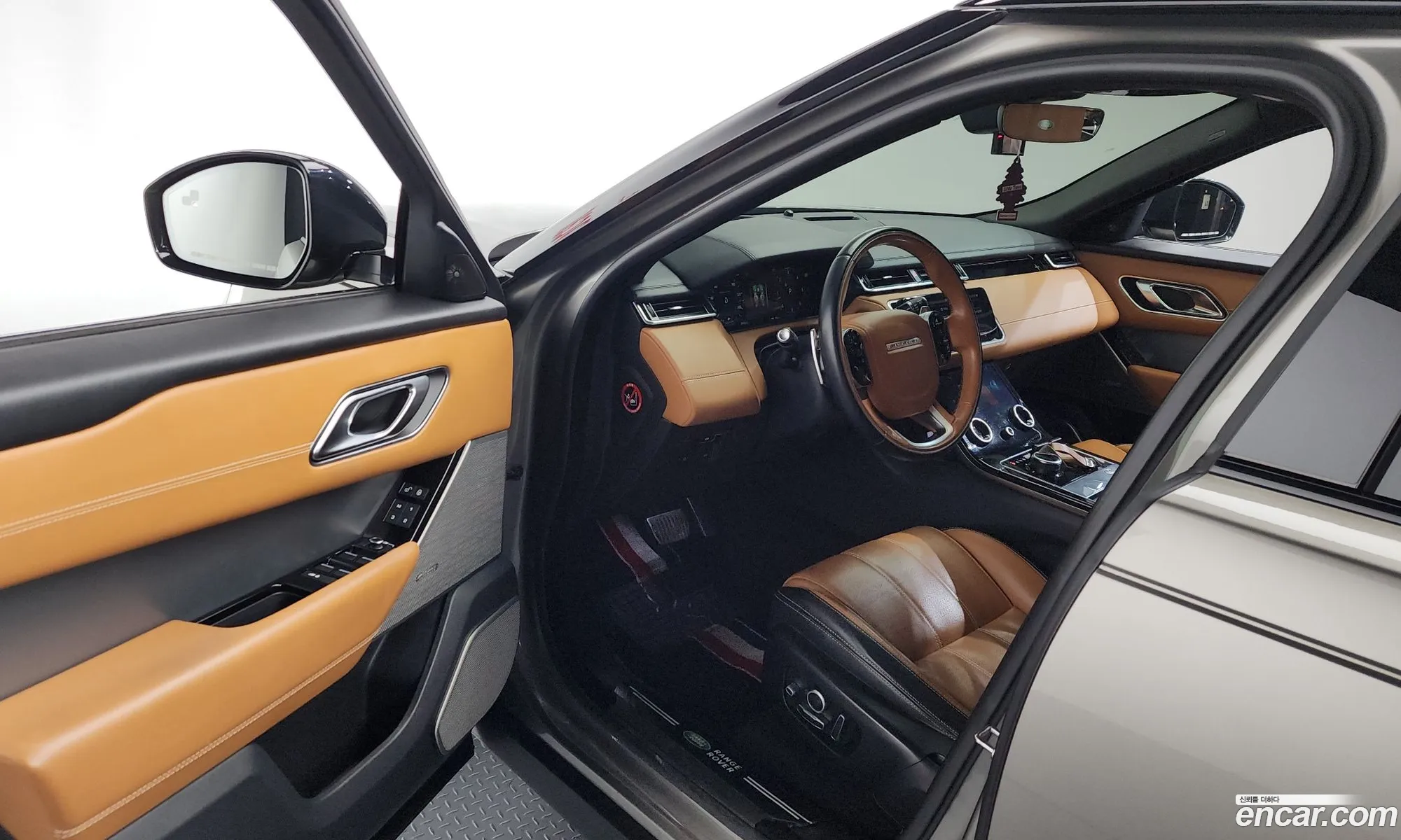 Land Rover Range Rover Velar 2018 — 26