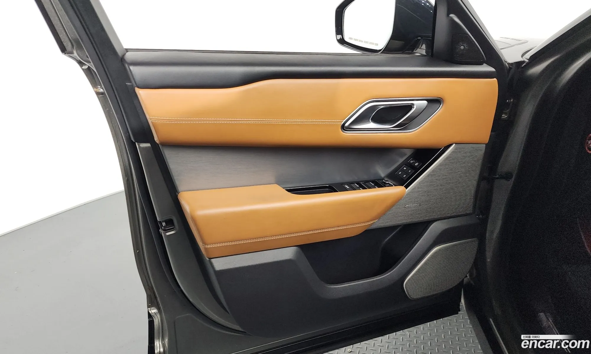 Land Rover Range Rover Velar 2018 — 29