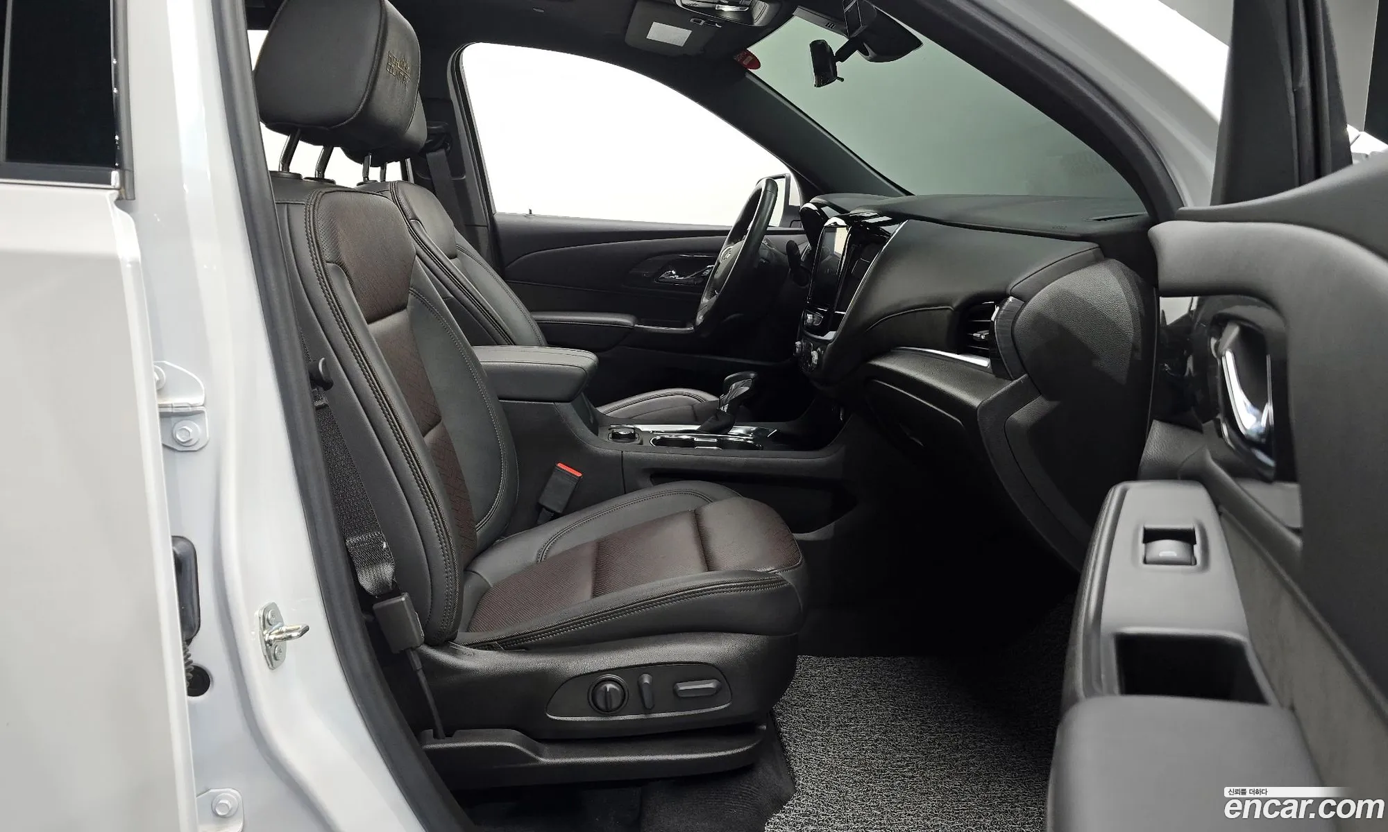Chevrolet (GM Daewoo) Traverse 2022 — 33