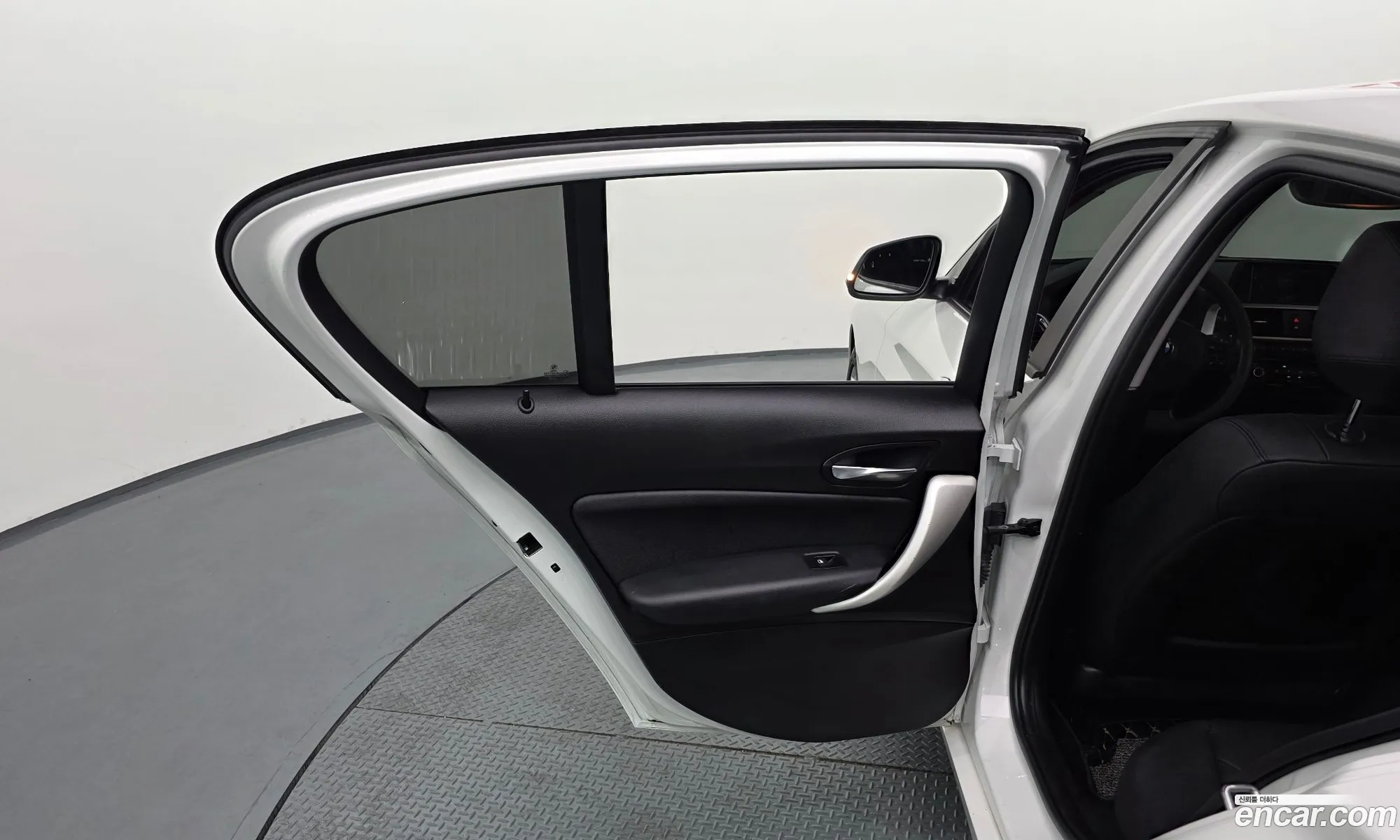 BMW 1 Series 2017 WBA1S5104J5G79284 — 18