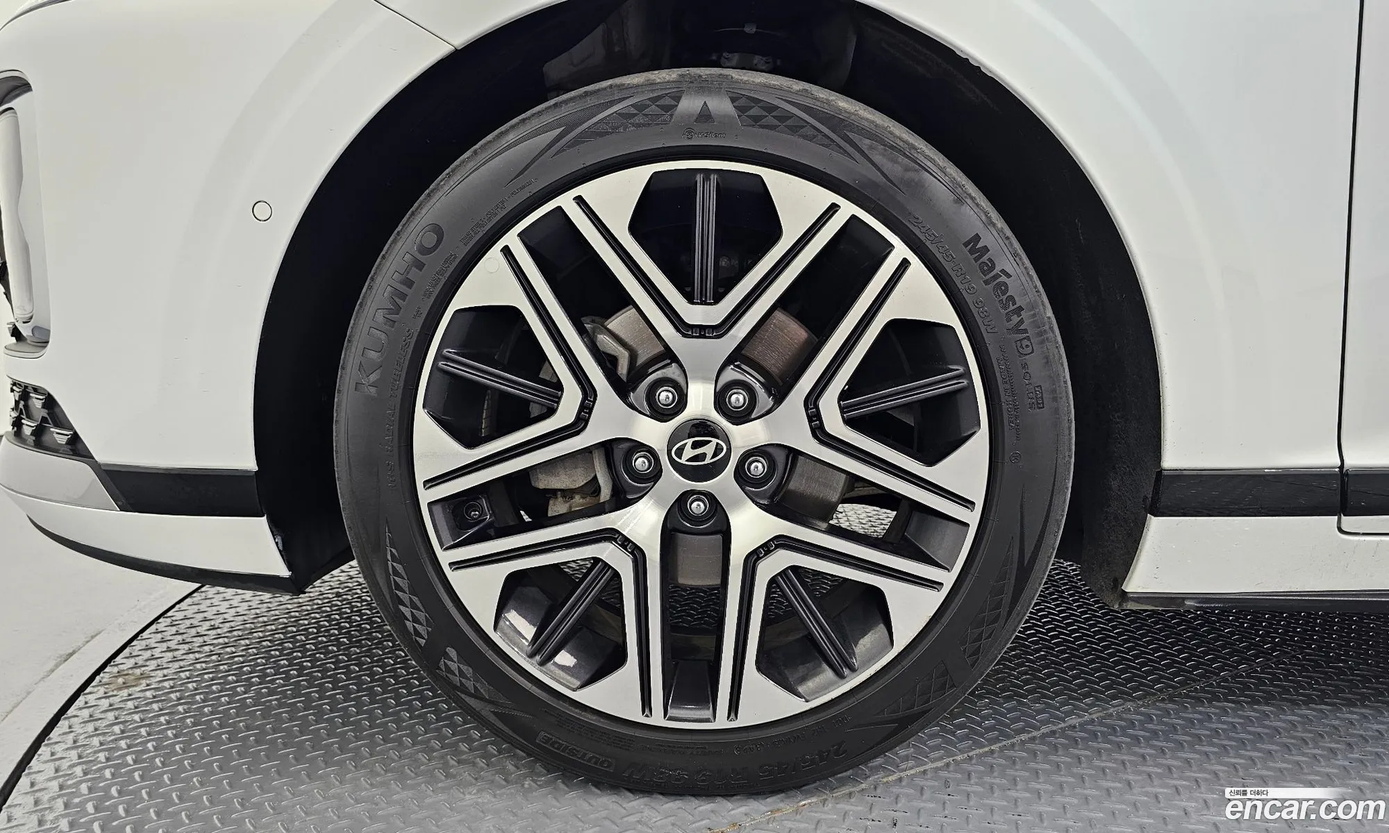 Hyundai Grandeur Hybrid 2023 — 19