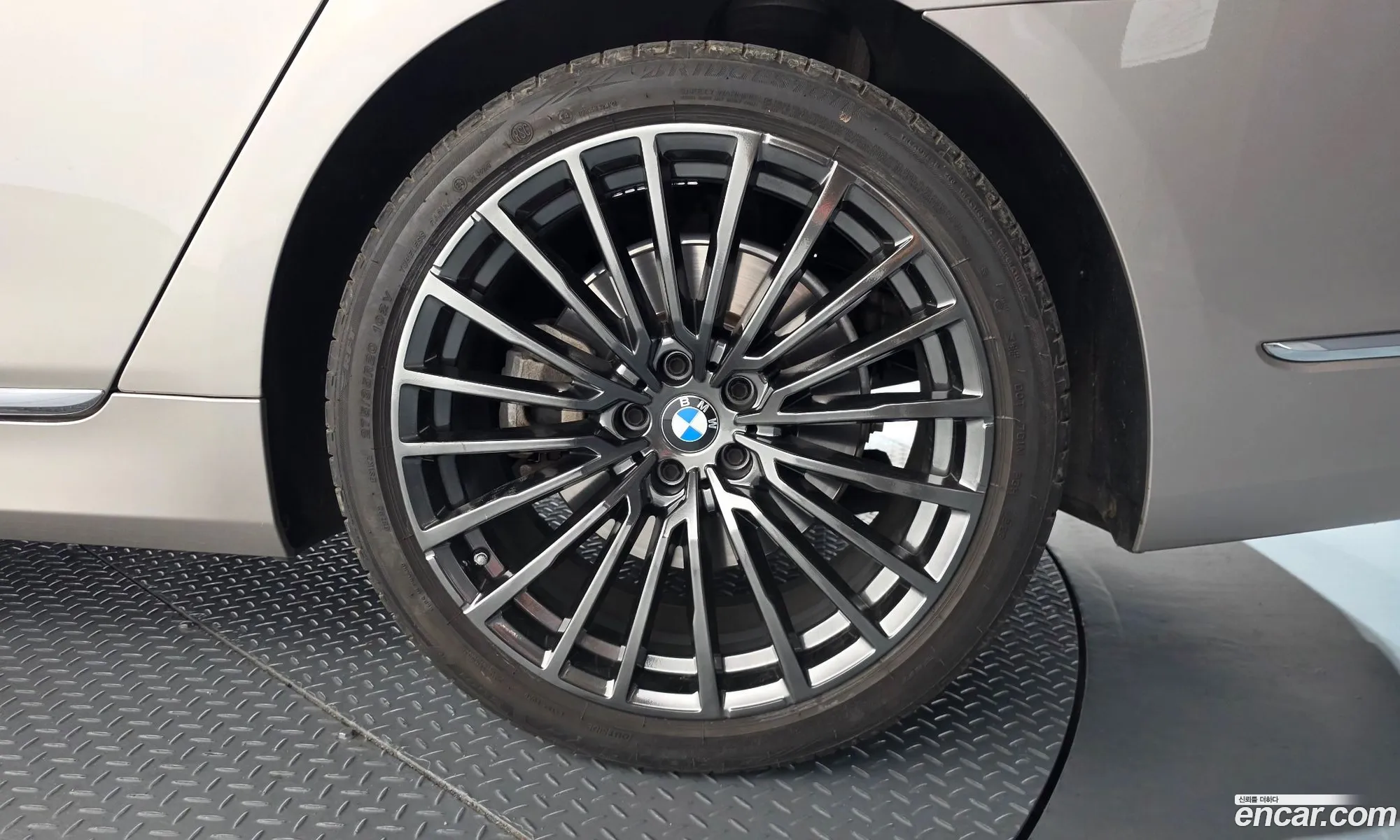 BMW 7 Series 2020 WBA7B8105MCF21032 — 7