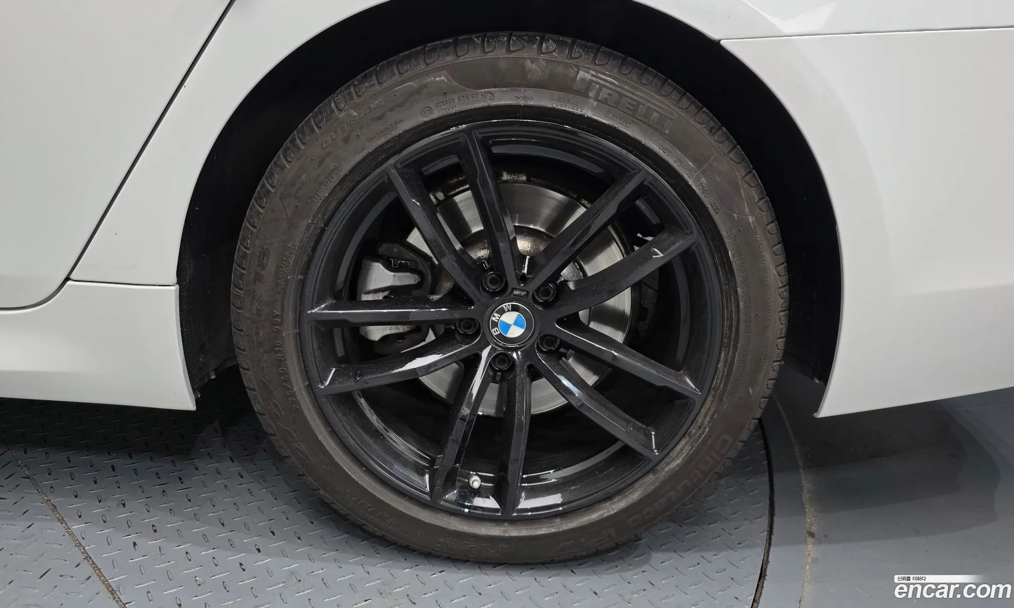 BMW 5 Series 2017 — 26