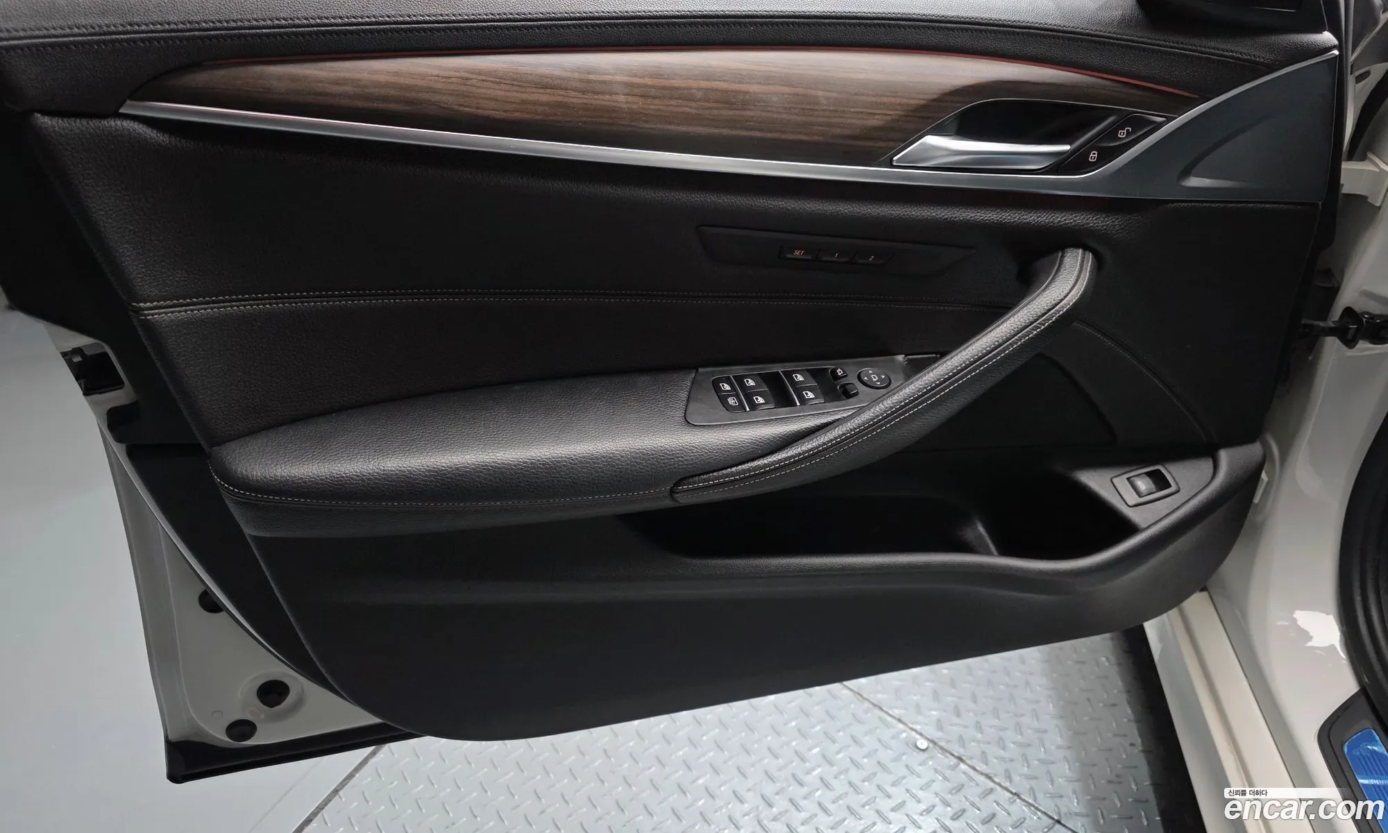 BMW 5 Series 2017 — 24