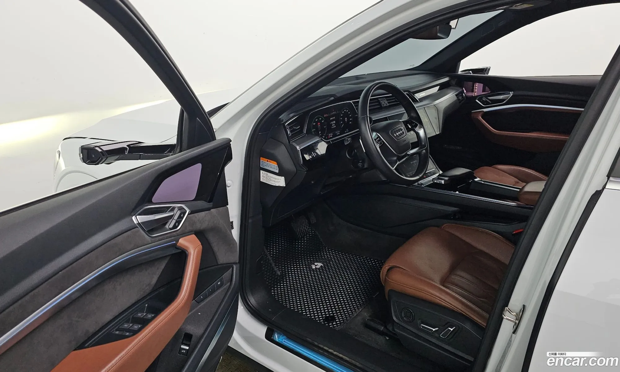 Audi e-tron 2021 WAUZZZGE0MB043943 — 11