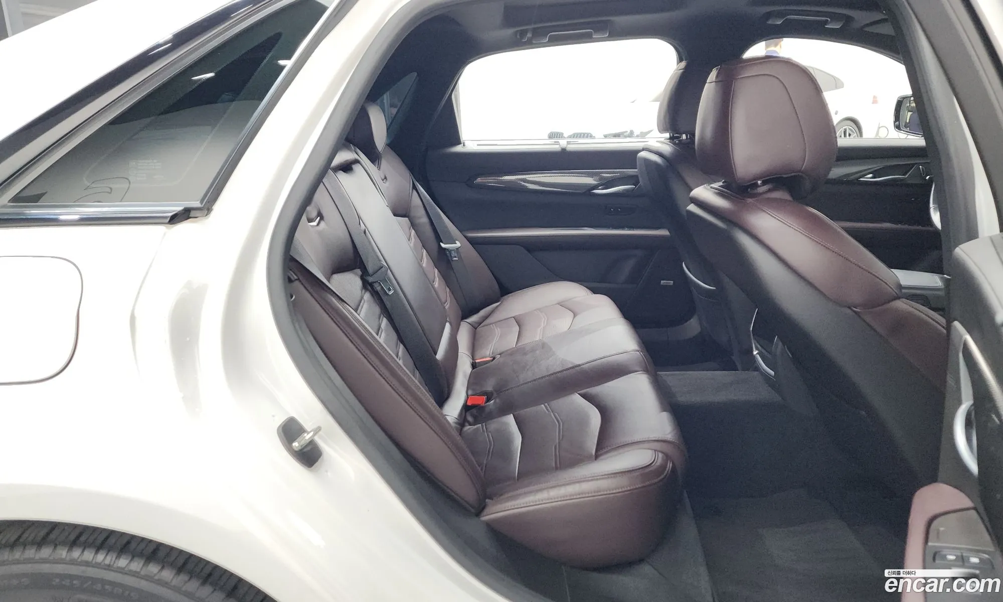 Cadillac CT6 2019 1G6K95RS0KU137602 — 10