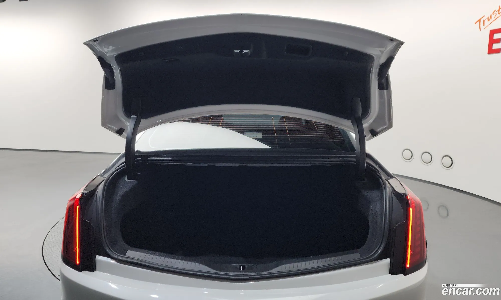 Cadillac CT6 2019 1G6K95RS0KU137602 — 6