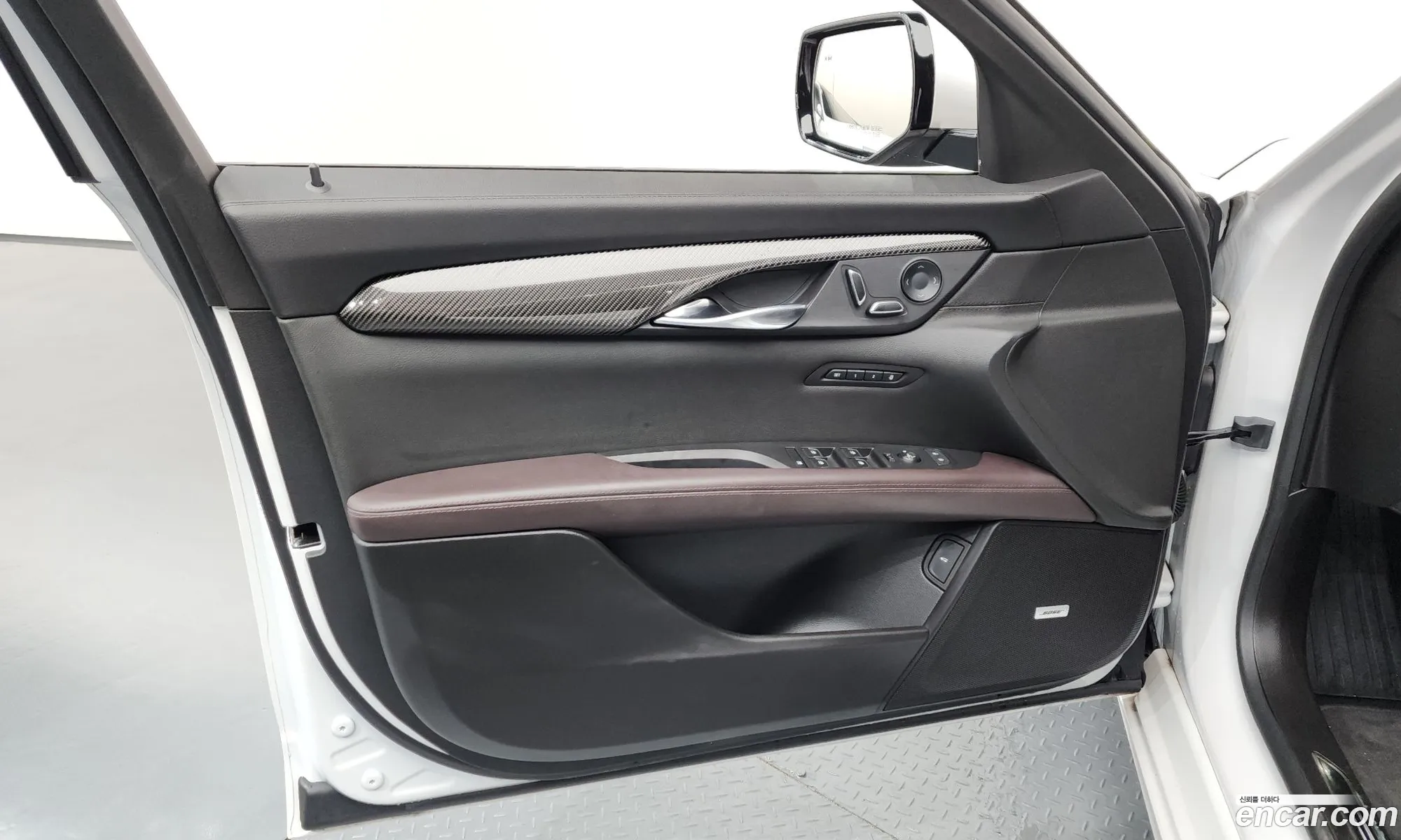 Cadillac CT6 2019 1G6K95RS0KU137602 — 32