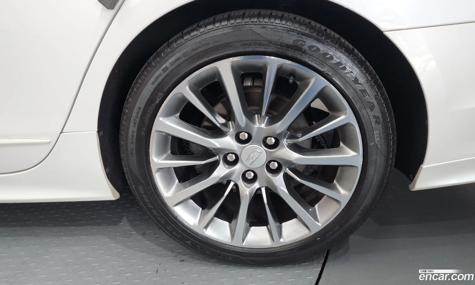 Cadillac CT6 2019 1G6K95RS0KU137602 — 36