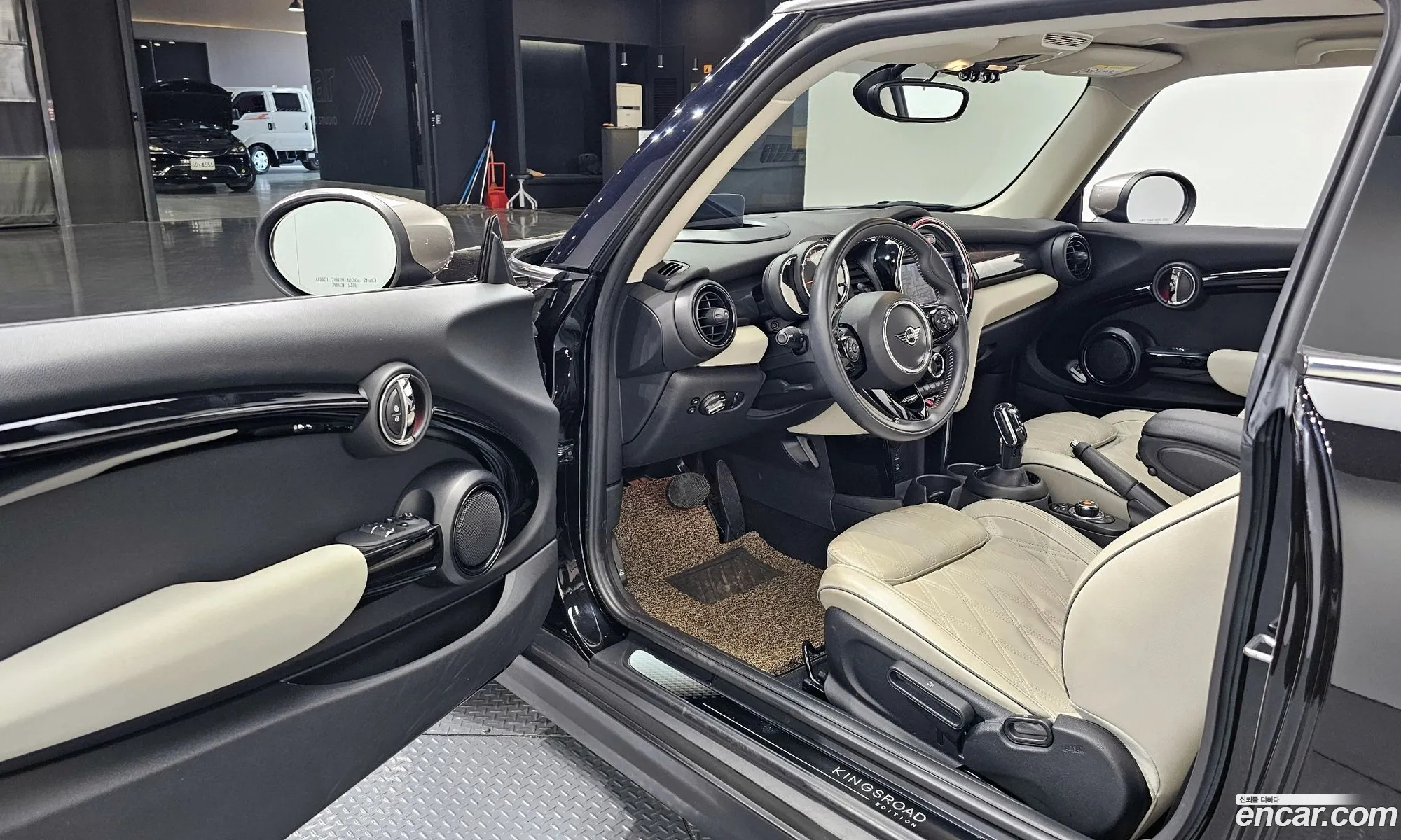 Mini Cooper S 2020 WMWXY7105L2N21431 — 12