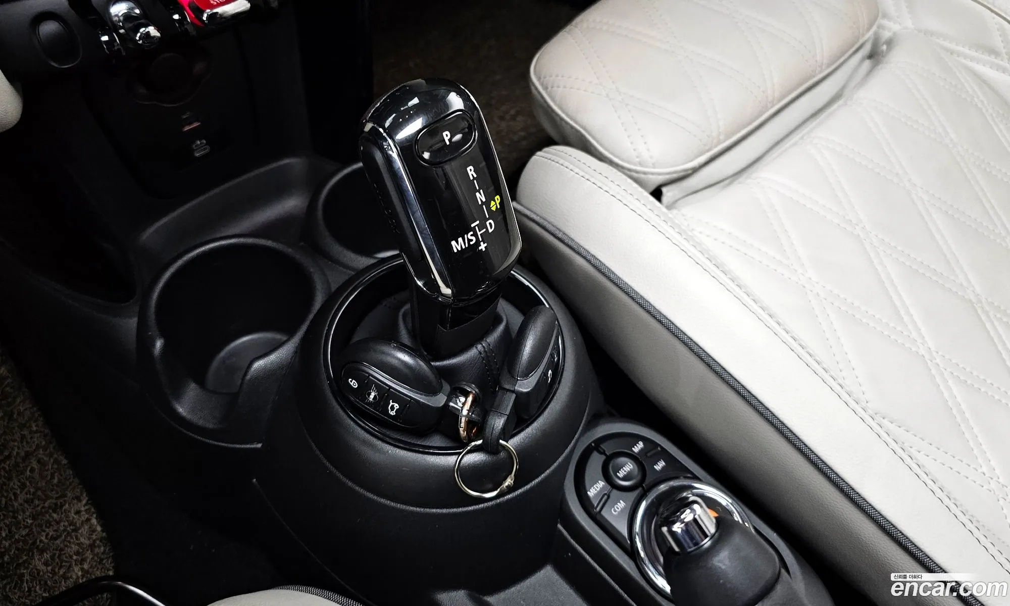 Mini Cooper S 2020 WMWXY7105L2N21431 — 28