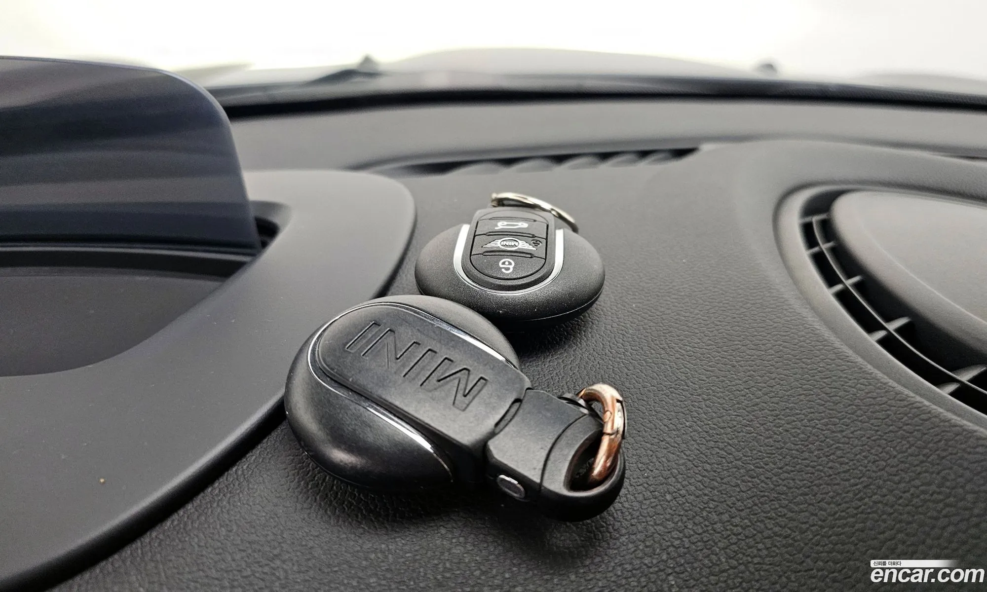 Mini Cooper S 2020 WMWXY7105L2N21431 — 10