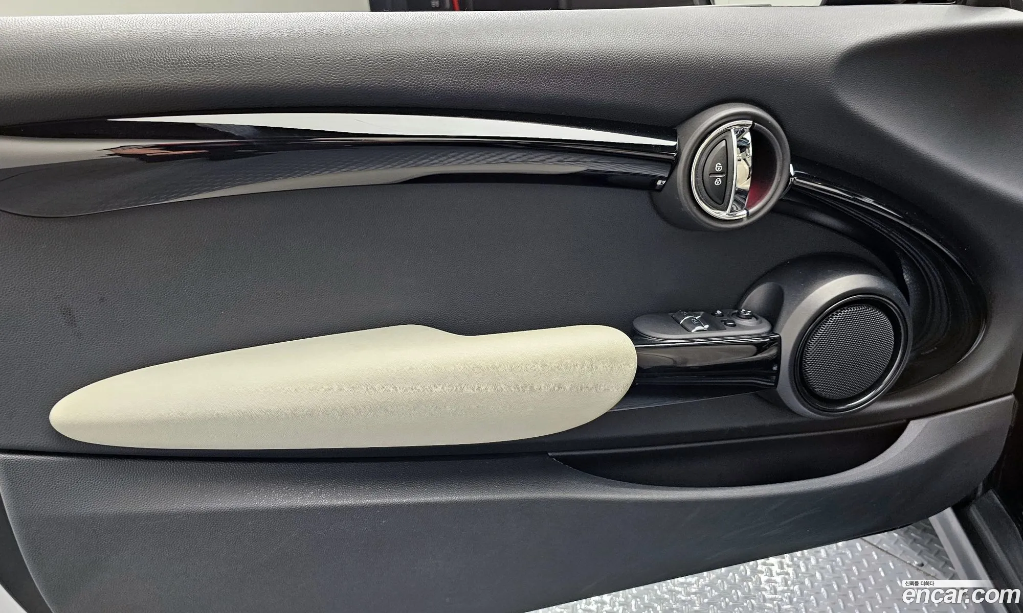 Mini Cooper S 2020 WMWXY7105L2N21431 — 18