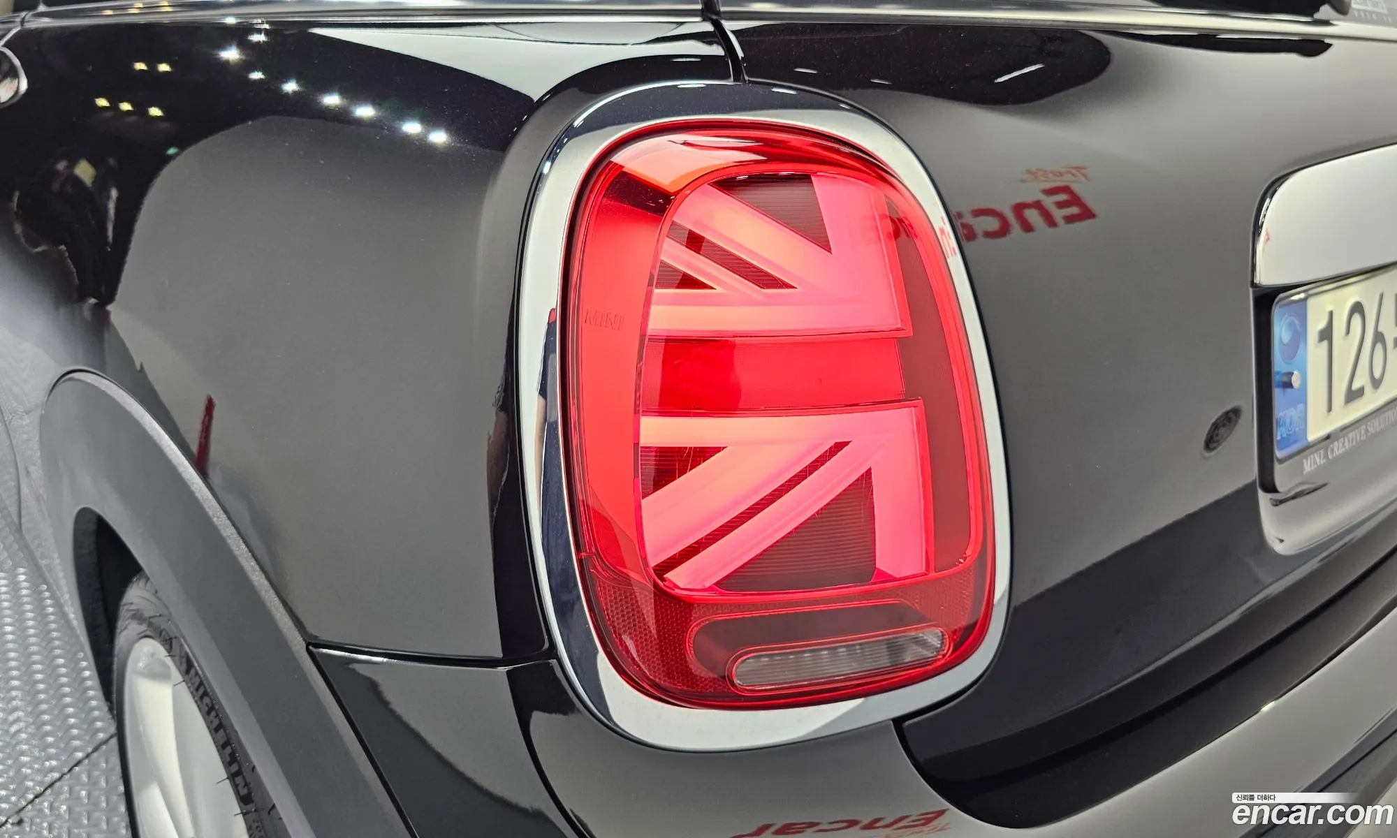 Mini Cooper S 2020 WMWXY7105L2N21431 — 24