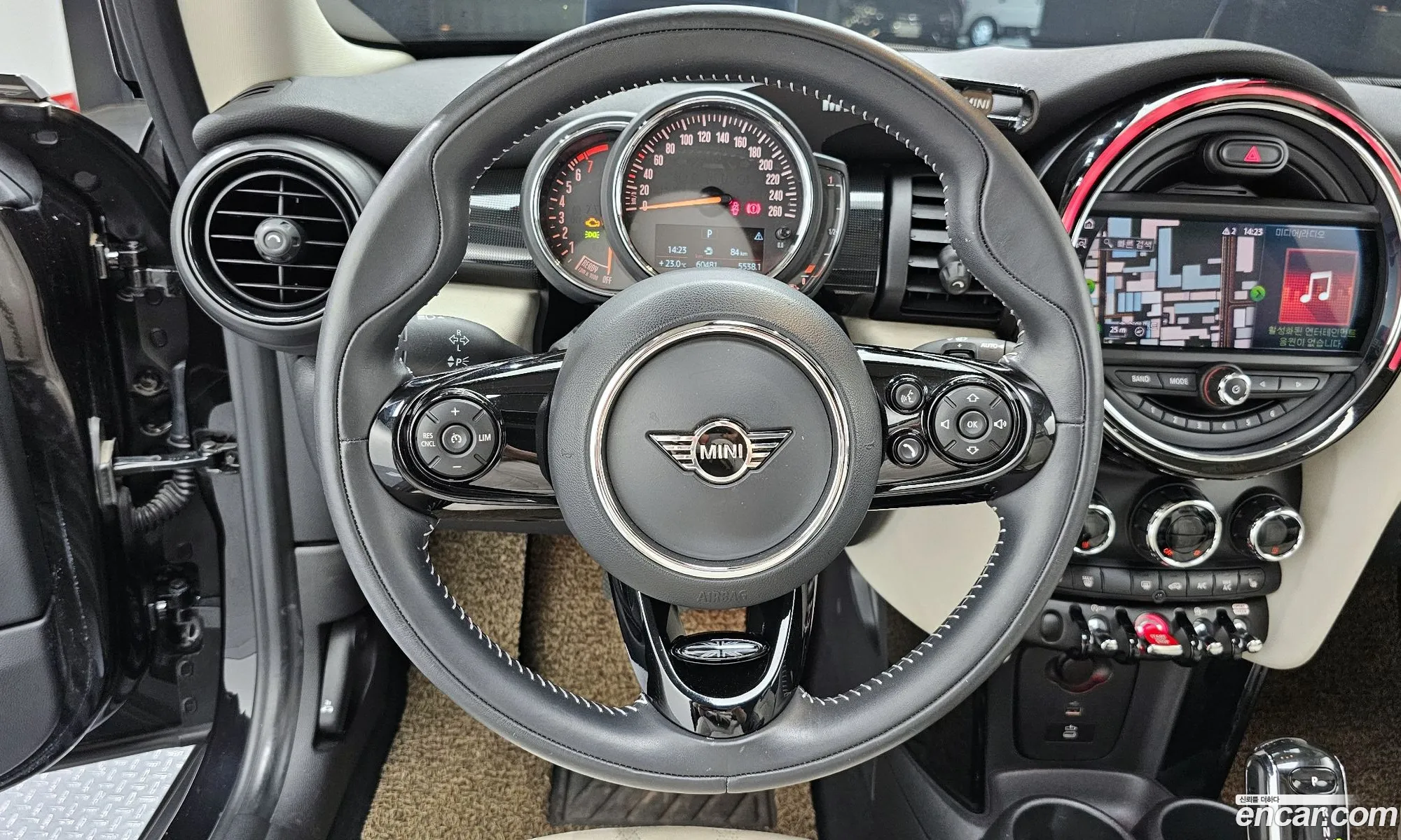 Mini Cooper S 2020 WMWXY7105L2N21431 — 4