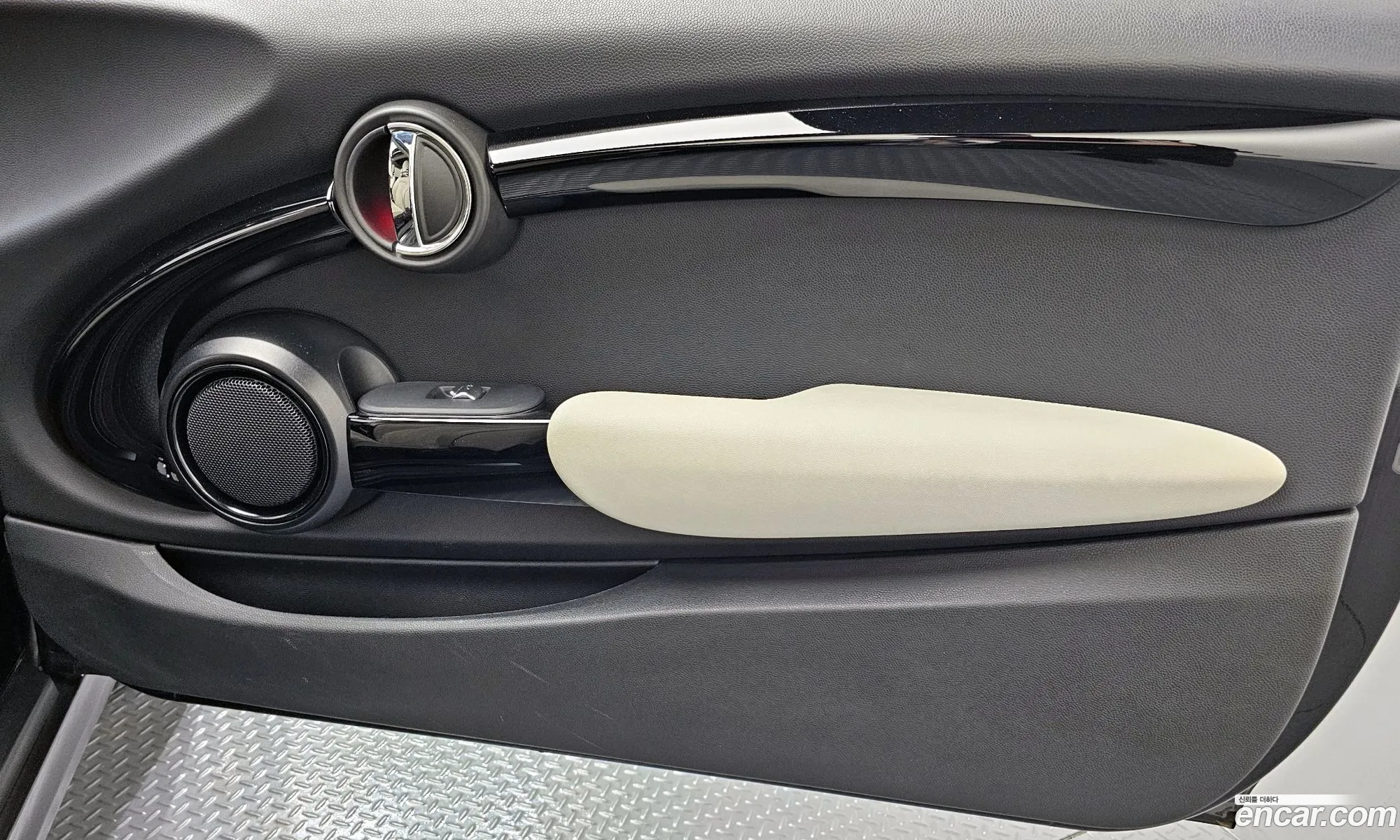 Mini Cooper S 2020 WMWXY7105L2N21431 — 26