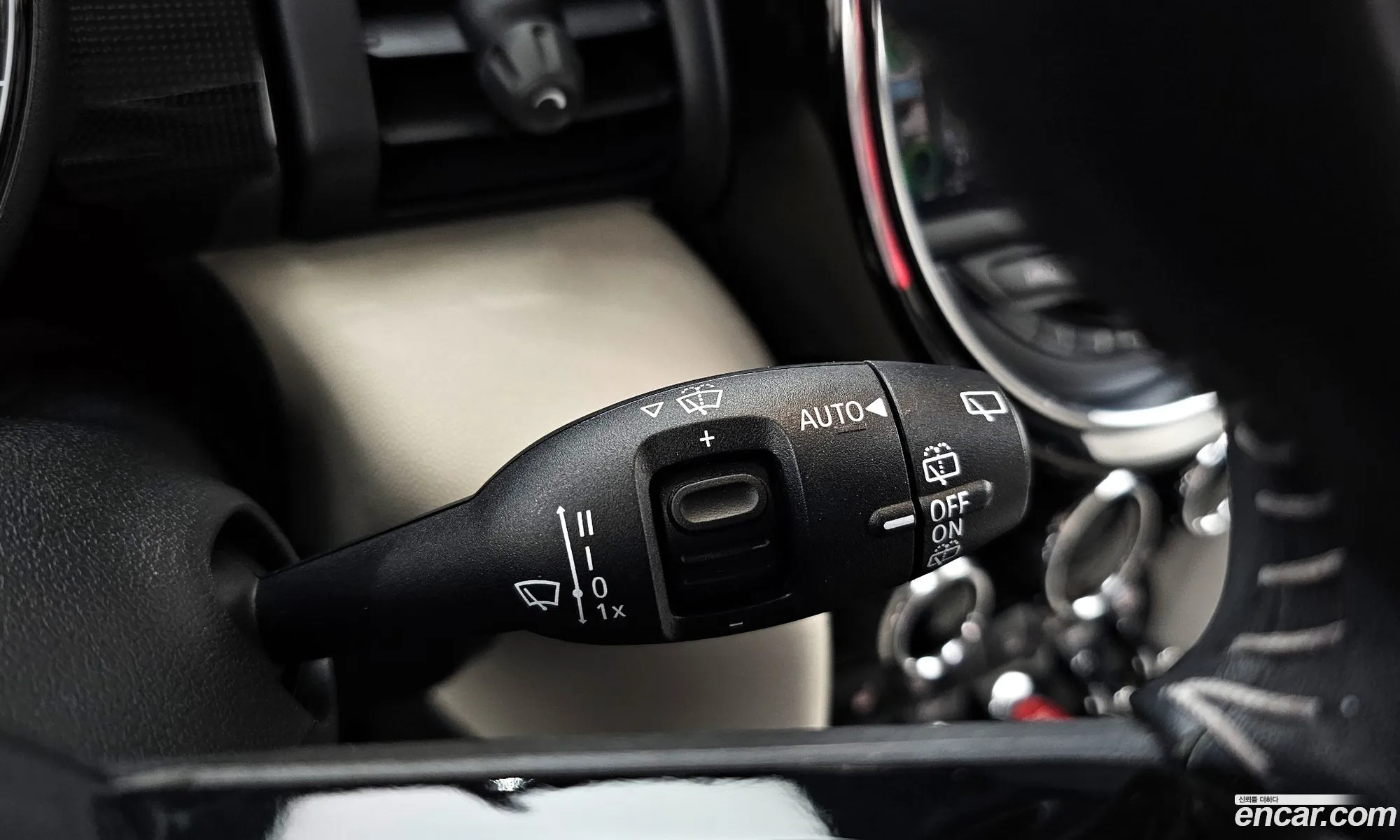 Mini Cooper S 2020 WMWXY7105L2N21431 — 32