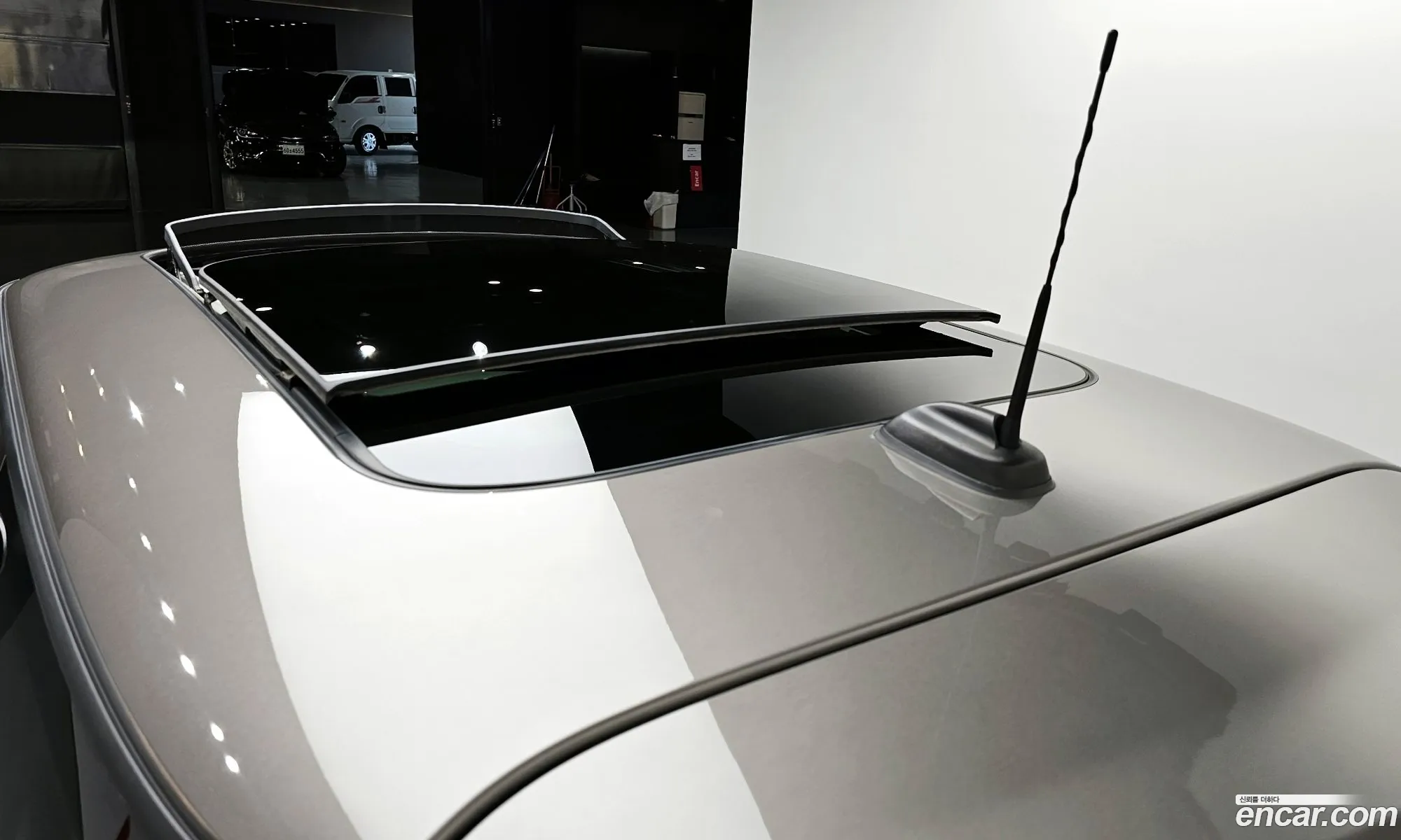 Mini Cooper S 2020 WMWXY7105L2N21431 — 14