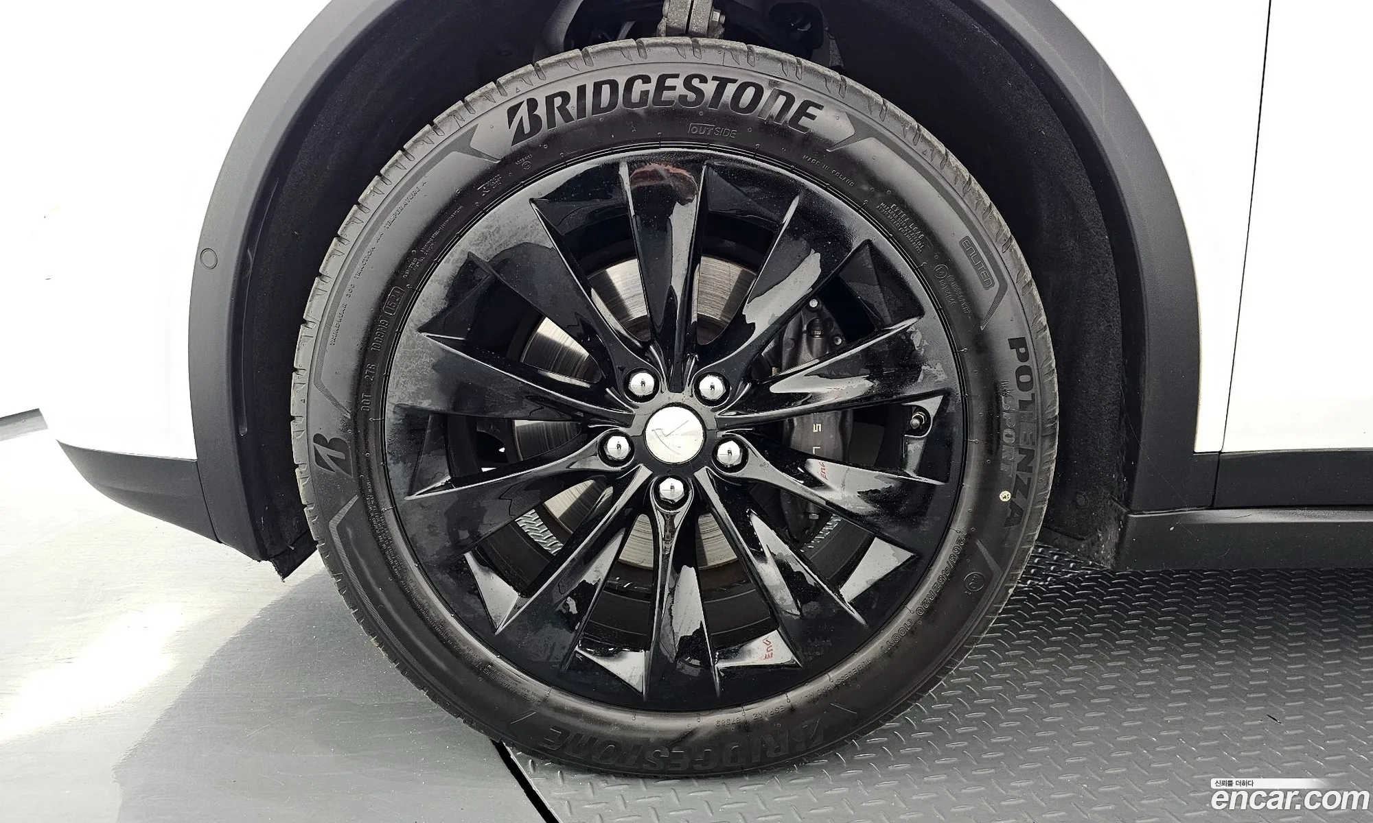 Tesla Model X 2020 — 23