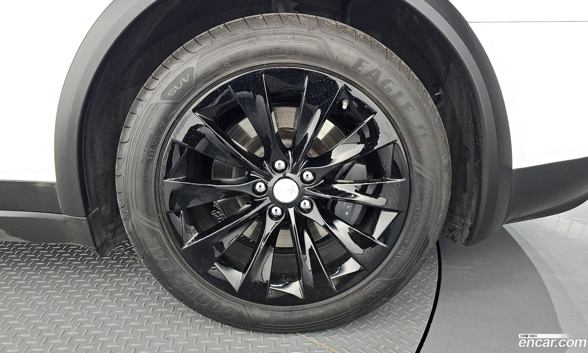 Tesla Model X 2020 — 21