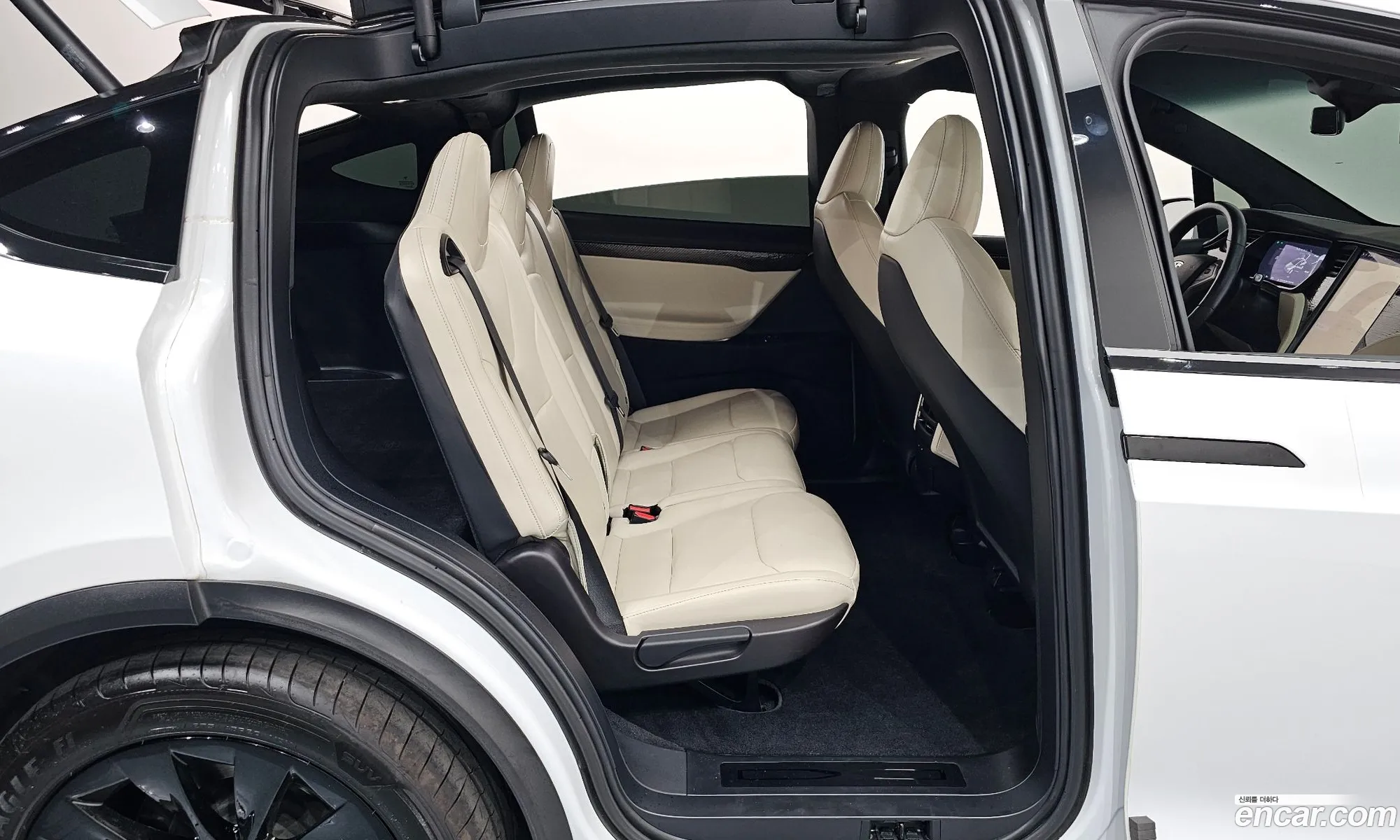 Tesla Model X 2020 — 14