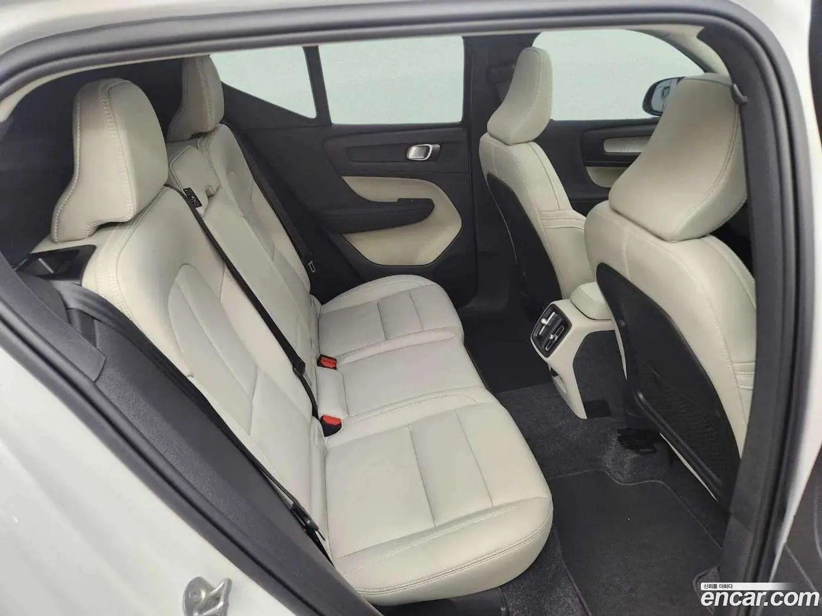 Volvo XC40 2025 — 3