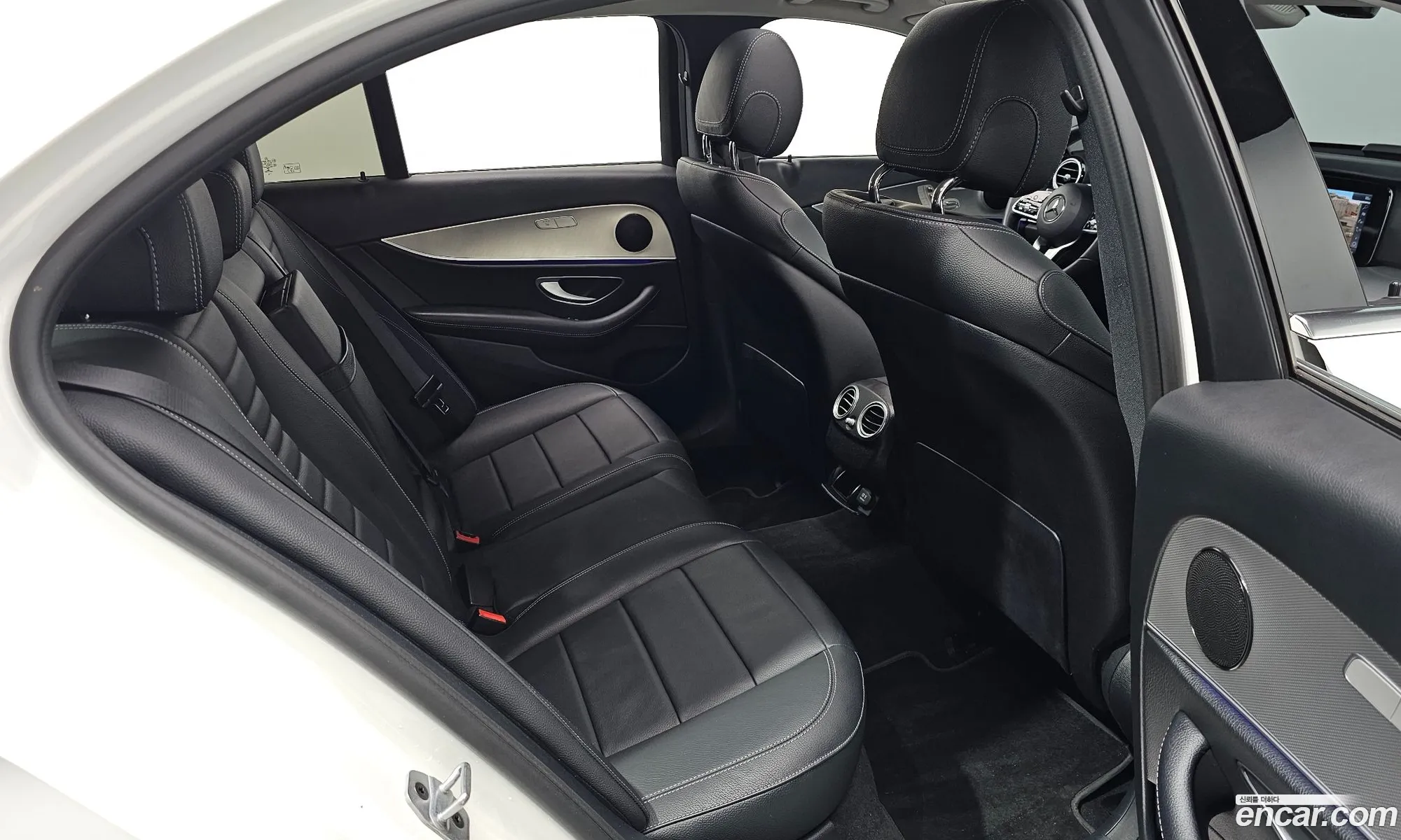 Mercedes-Benz E-Class W213 2018 WDDZF4JB0KA522191 — 23