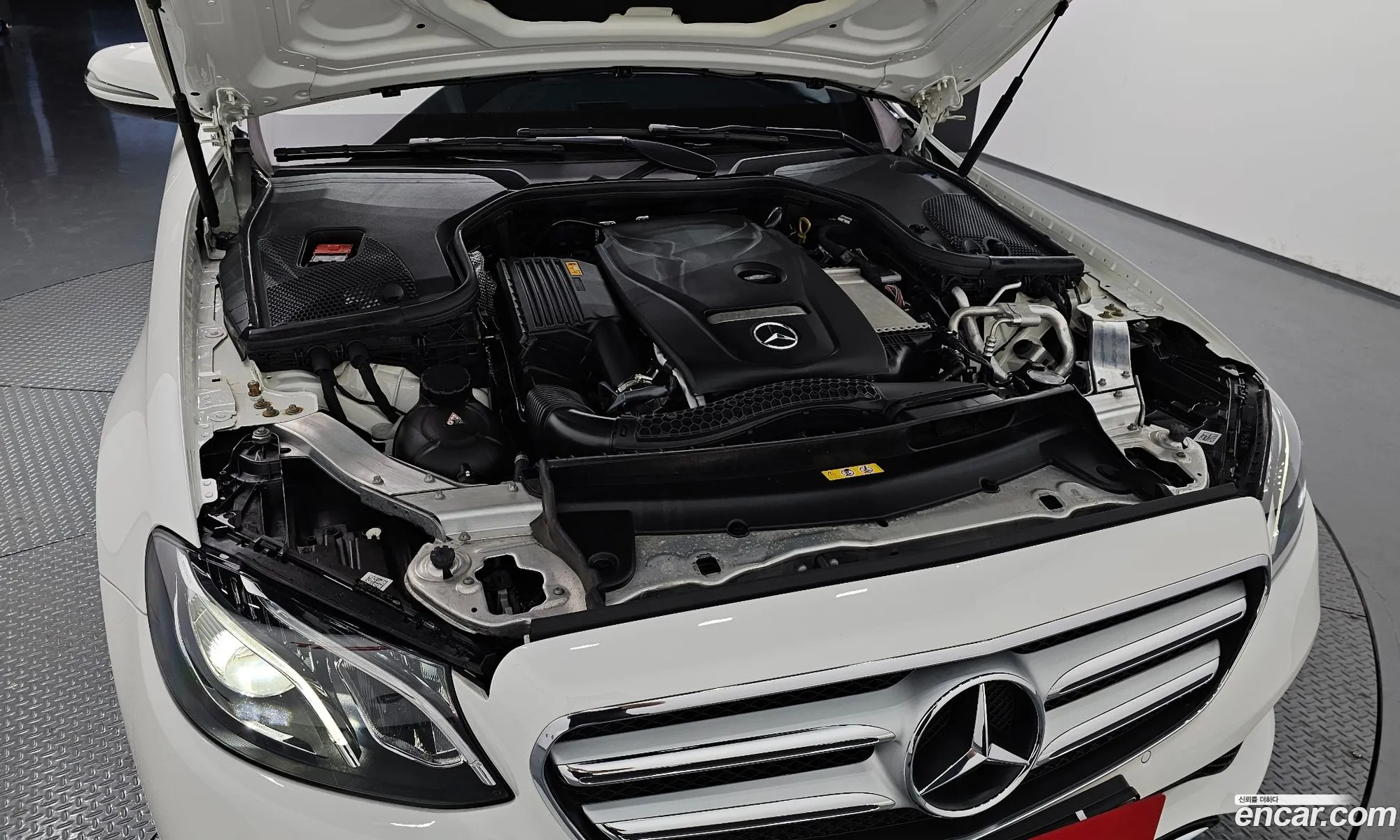 Mercedes-Benz E-Class W213 2018 WDDZF4JB0KA522191 — 28