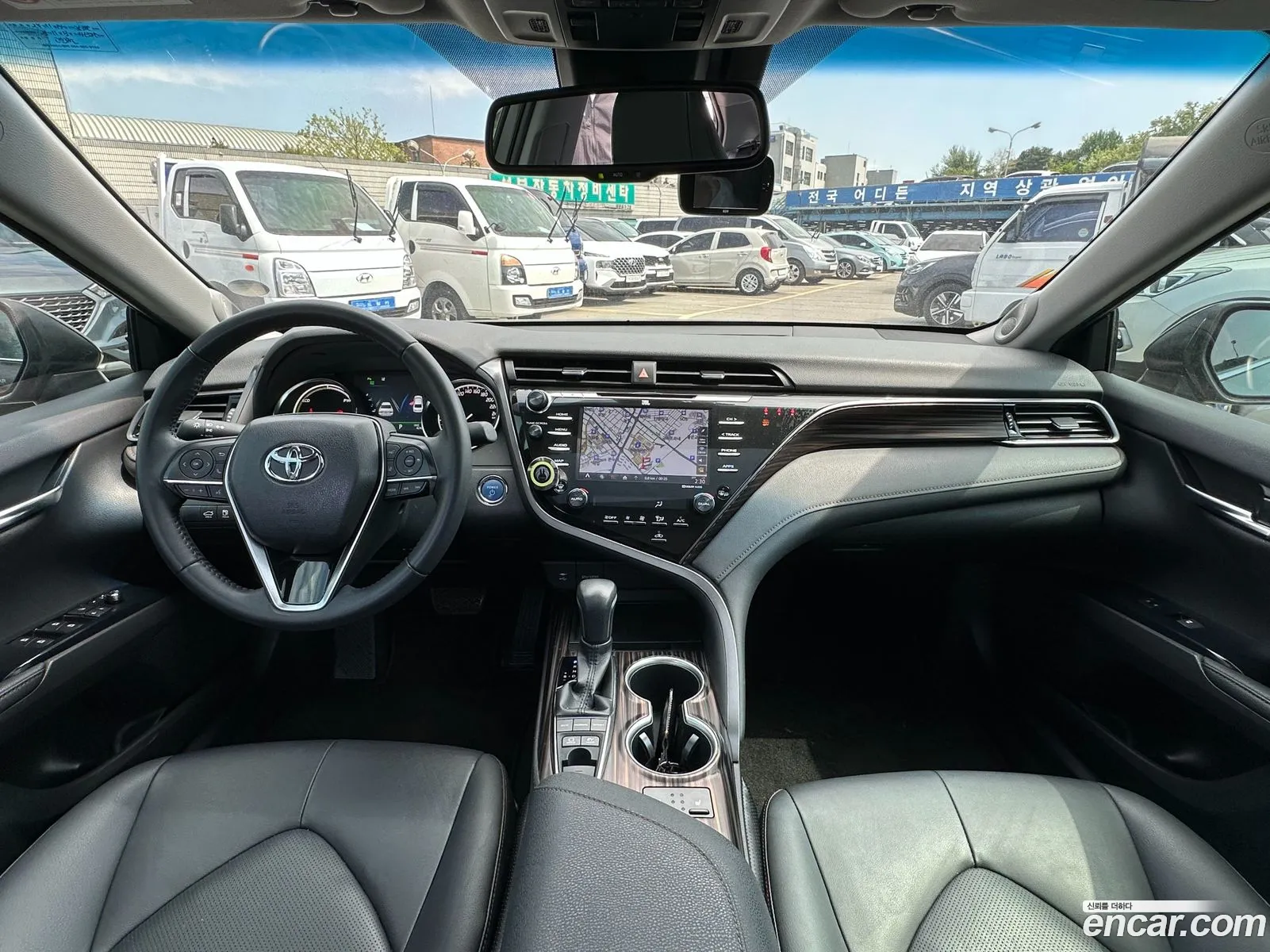 Toyota Camry 2019 — 12