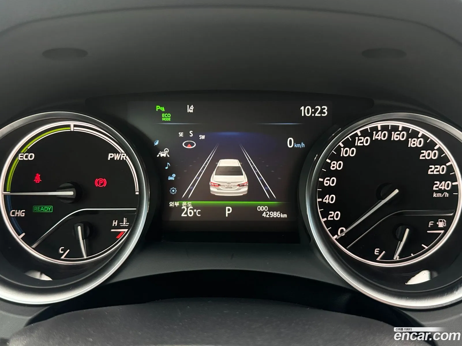 Toyota Camry 2019 — 10