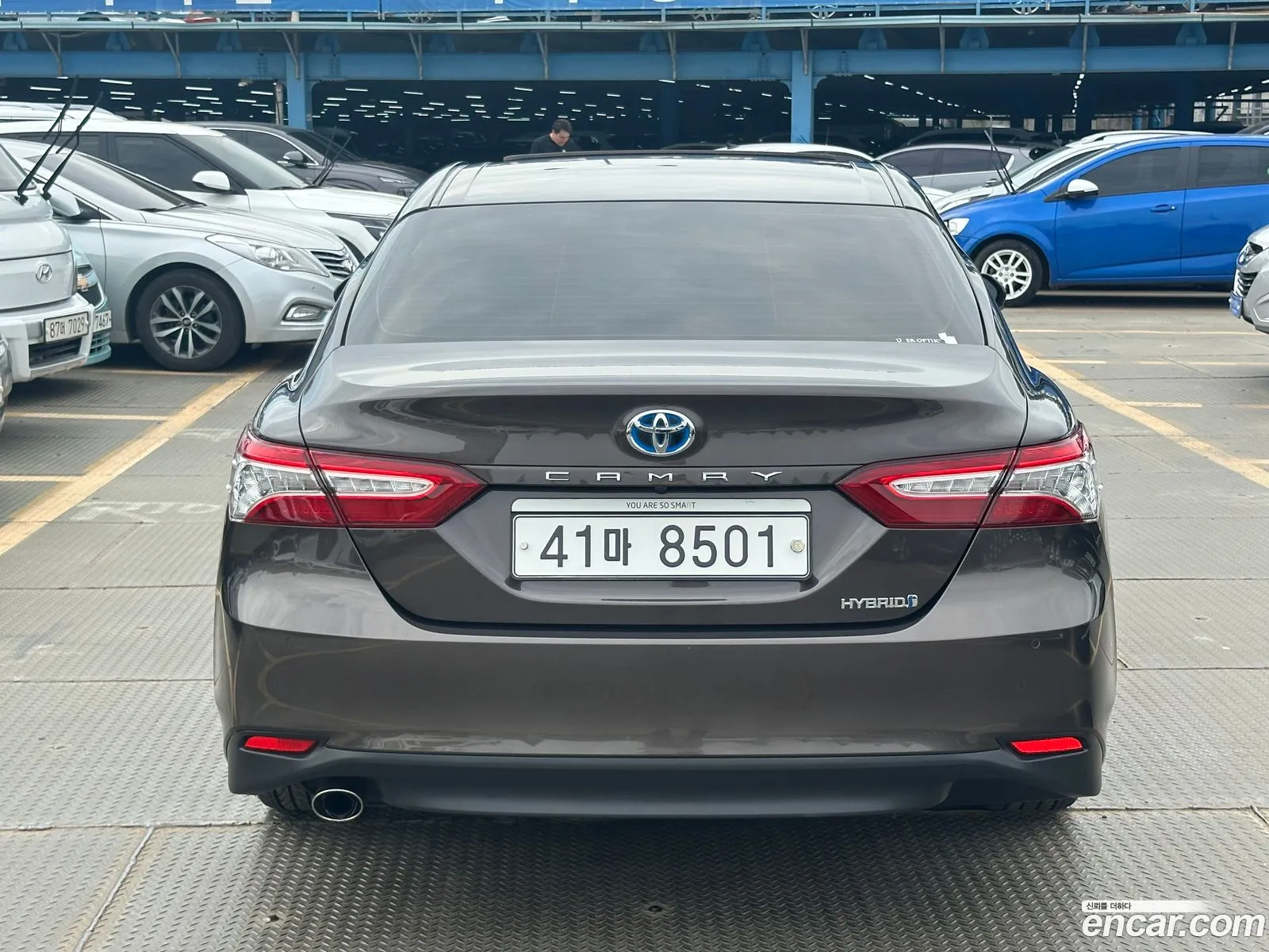Toyota Camry 2019 — 18