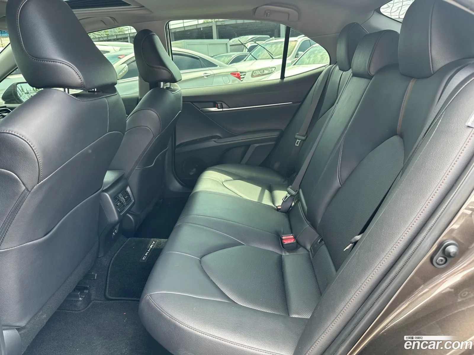 Toyota Camry 2019 — 17