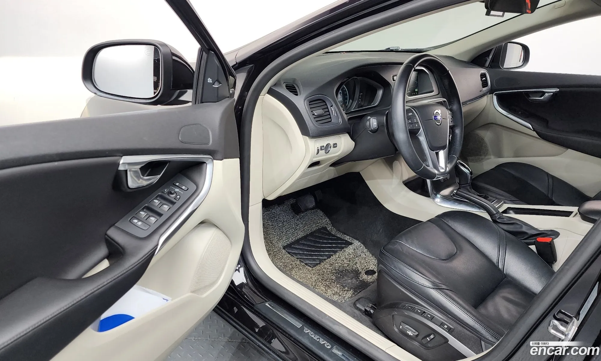 Volvo V40 2016 — 2