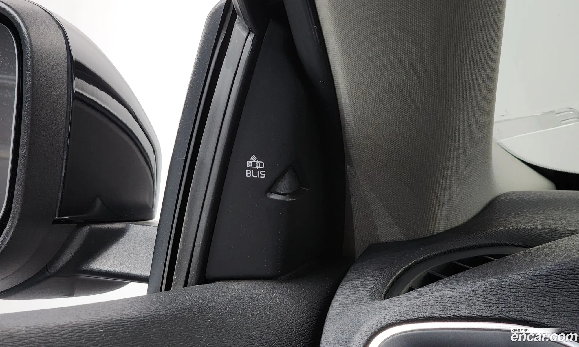 Volvo V40 2016 — 12