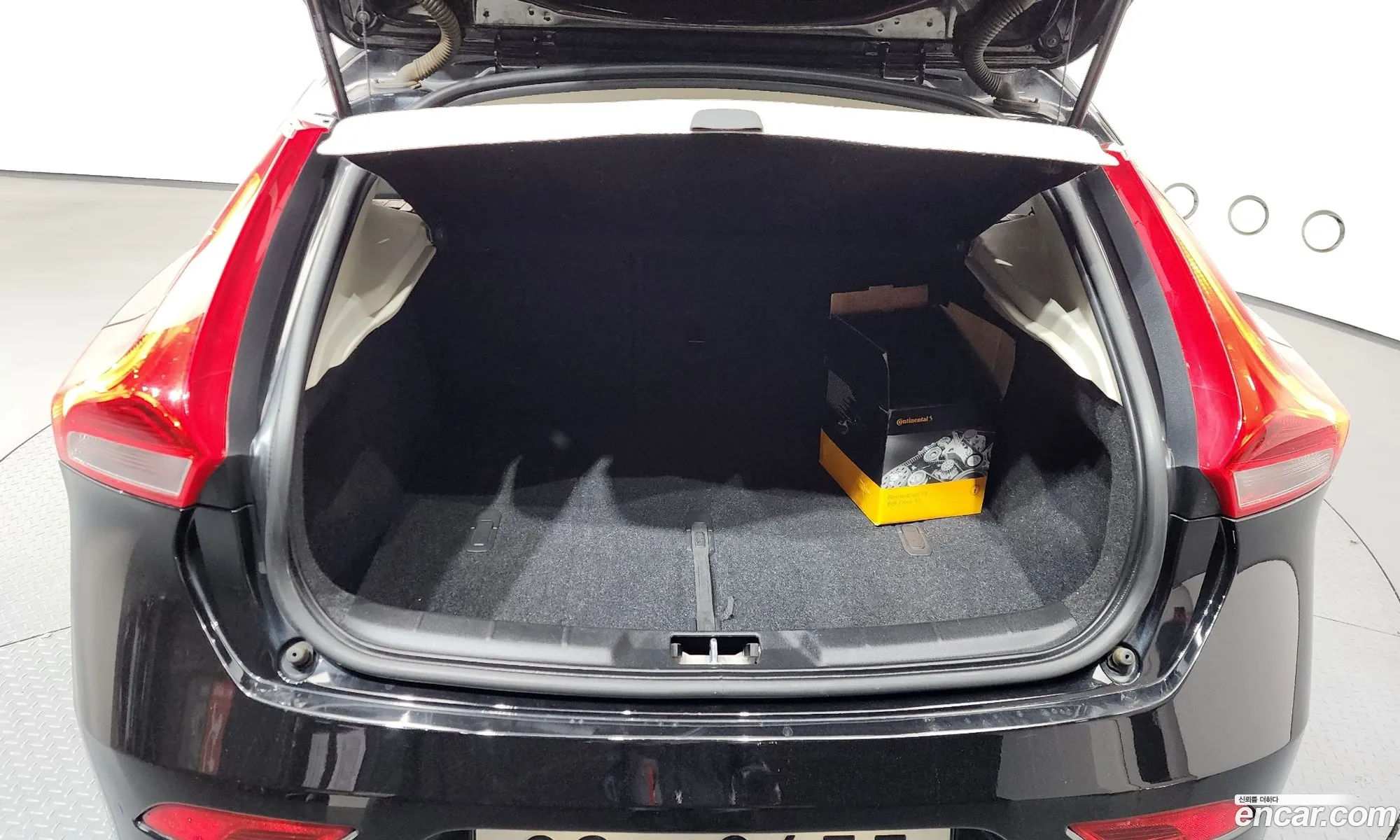 Volvo V40 2016 — 11