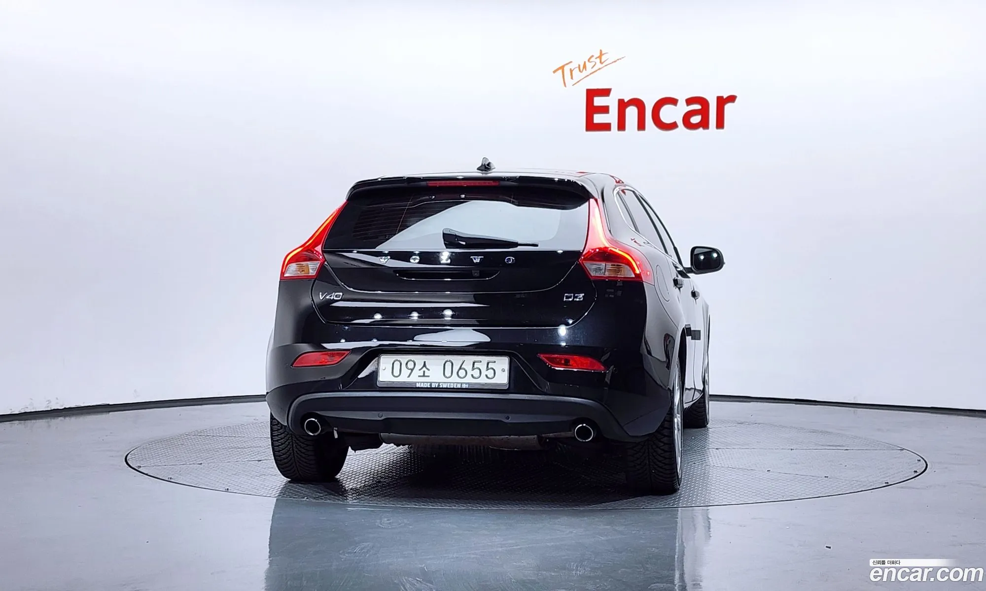 Volvo V40 2016 — 17