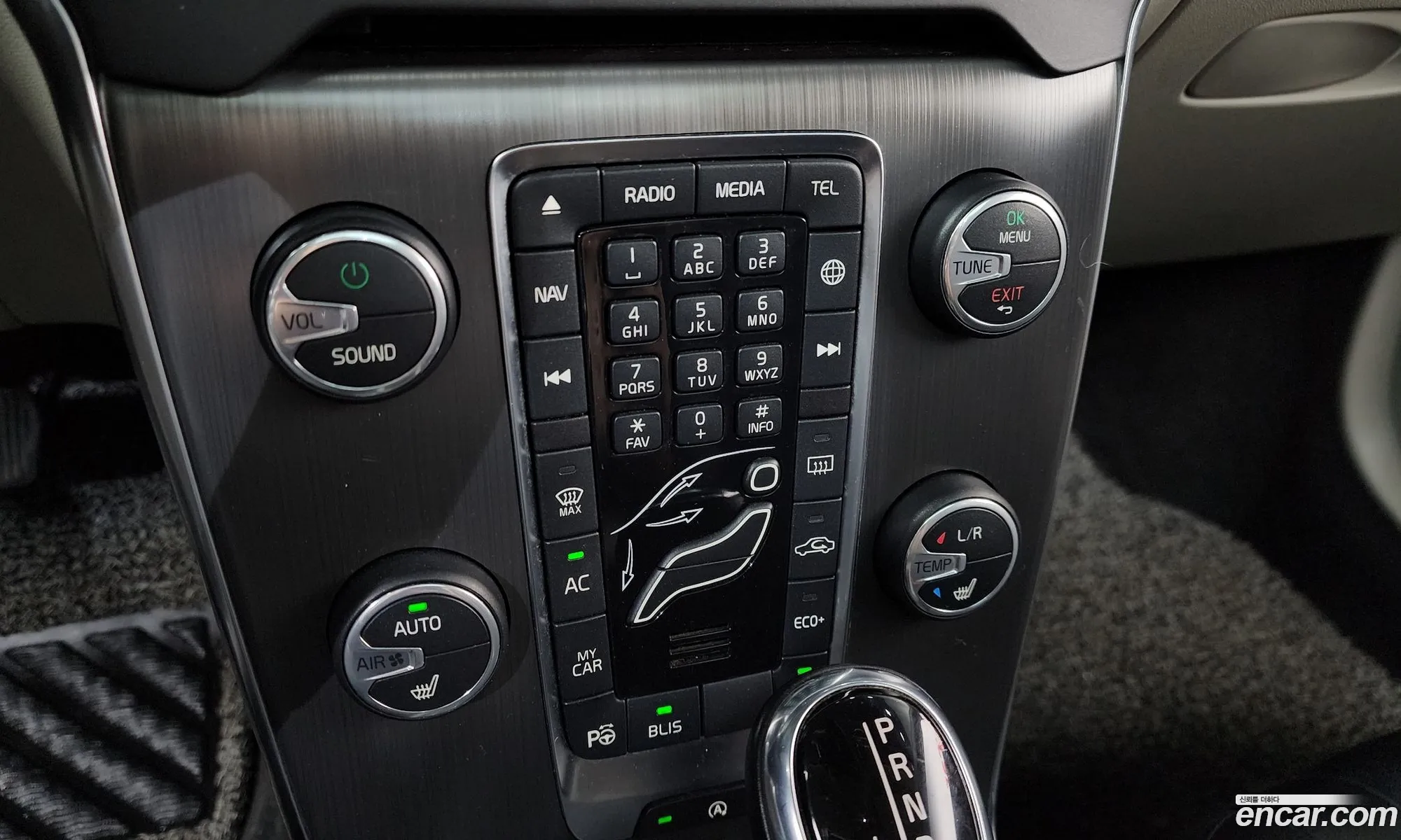 Volvo V40 2016 — 14